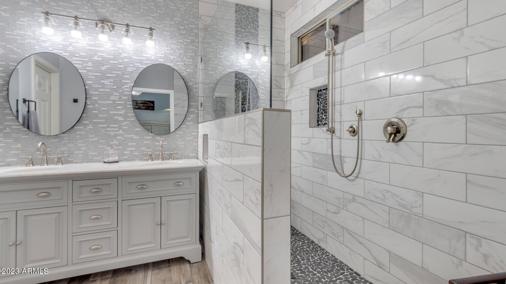 2232 E GILLCREST Road