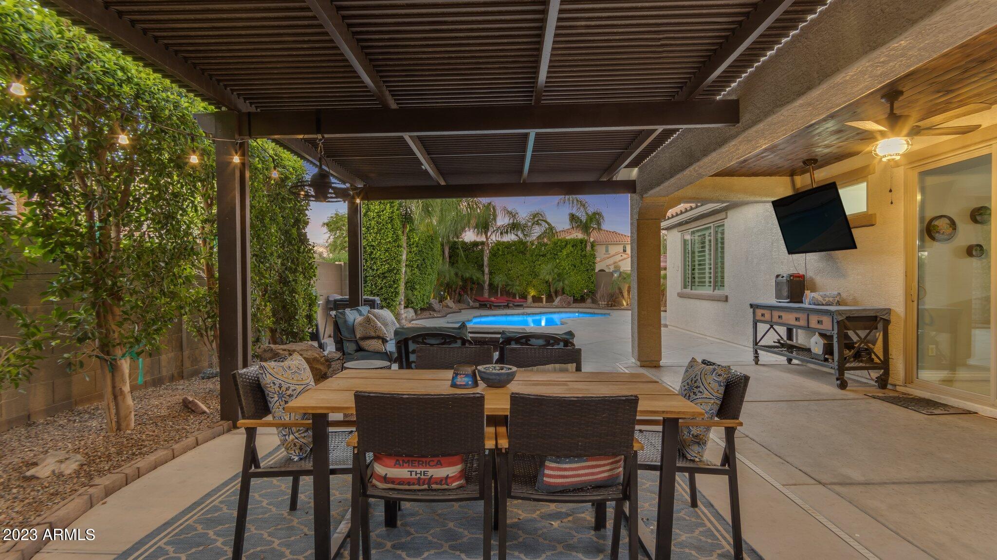 2232 E GILLCREST Road