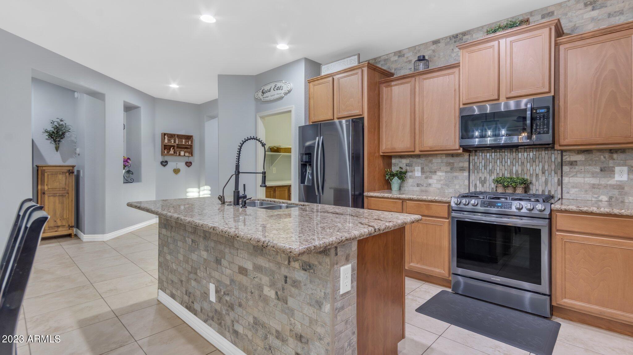 2232 E GILLCREST Road