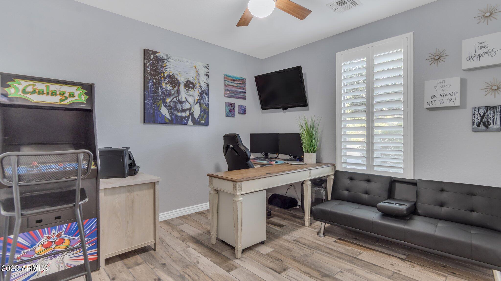 2232 E GILLCREST Road