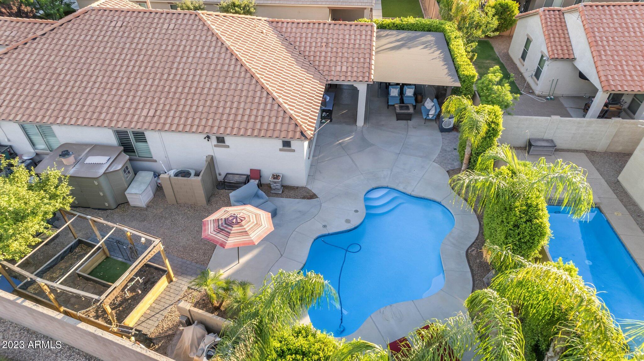 2232 E GILLCREST Road