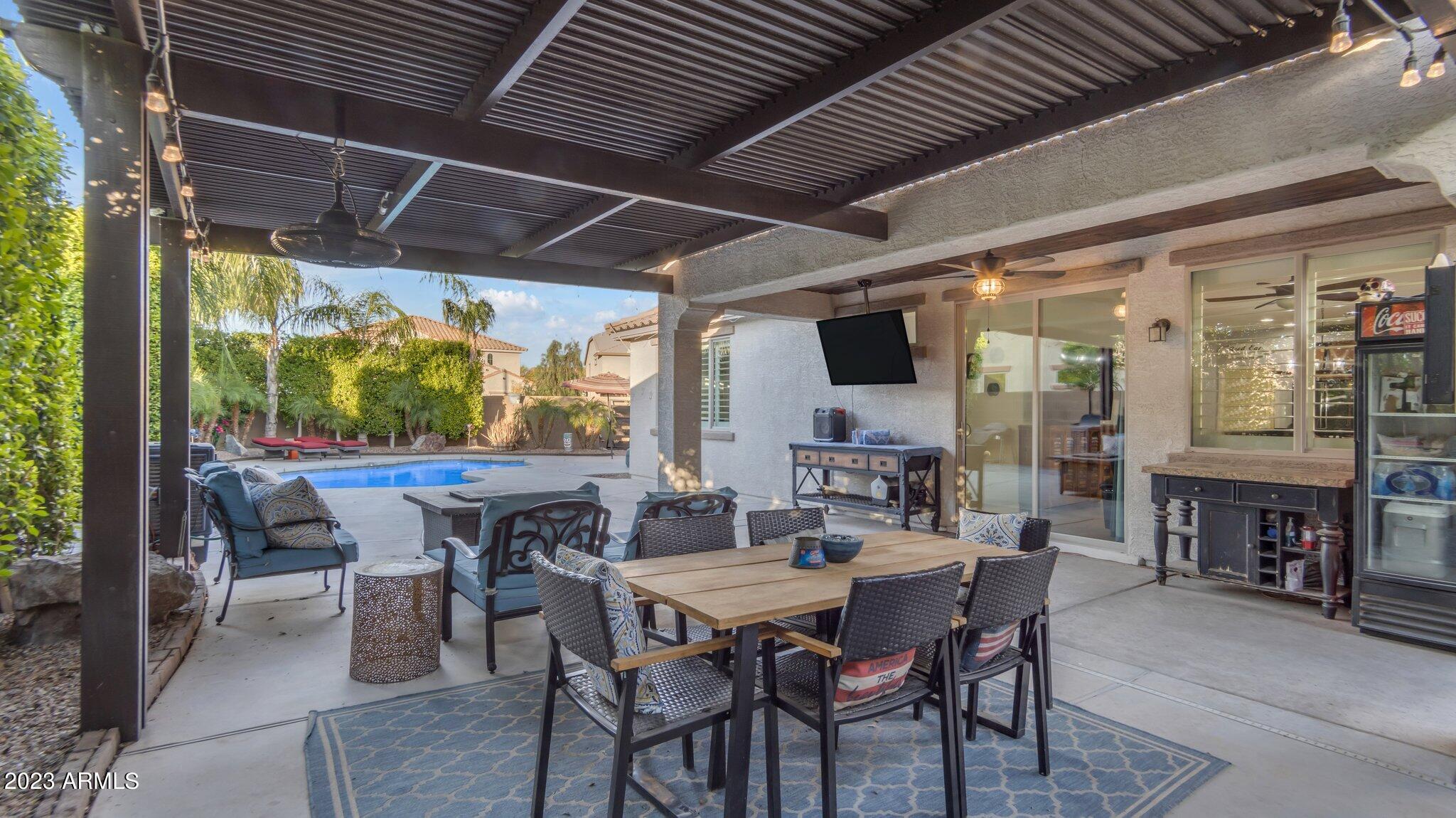 2232 E GILLCREST Road