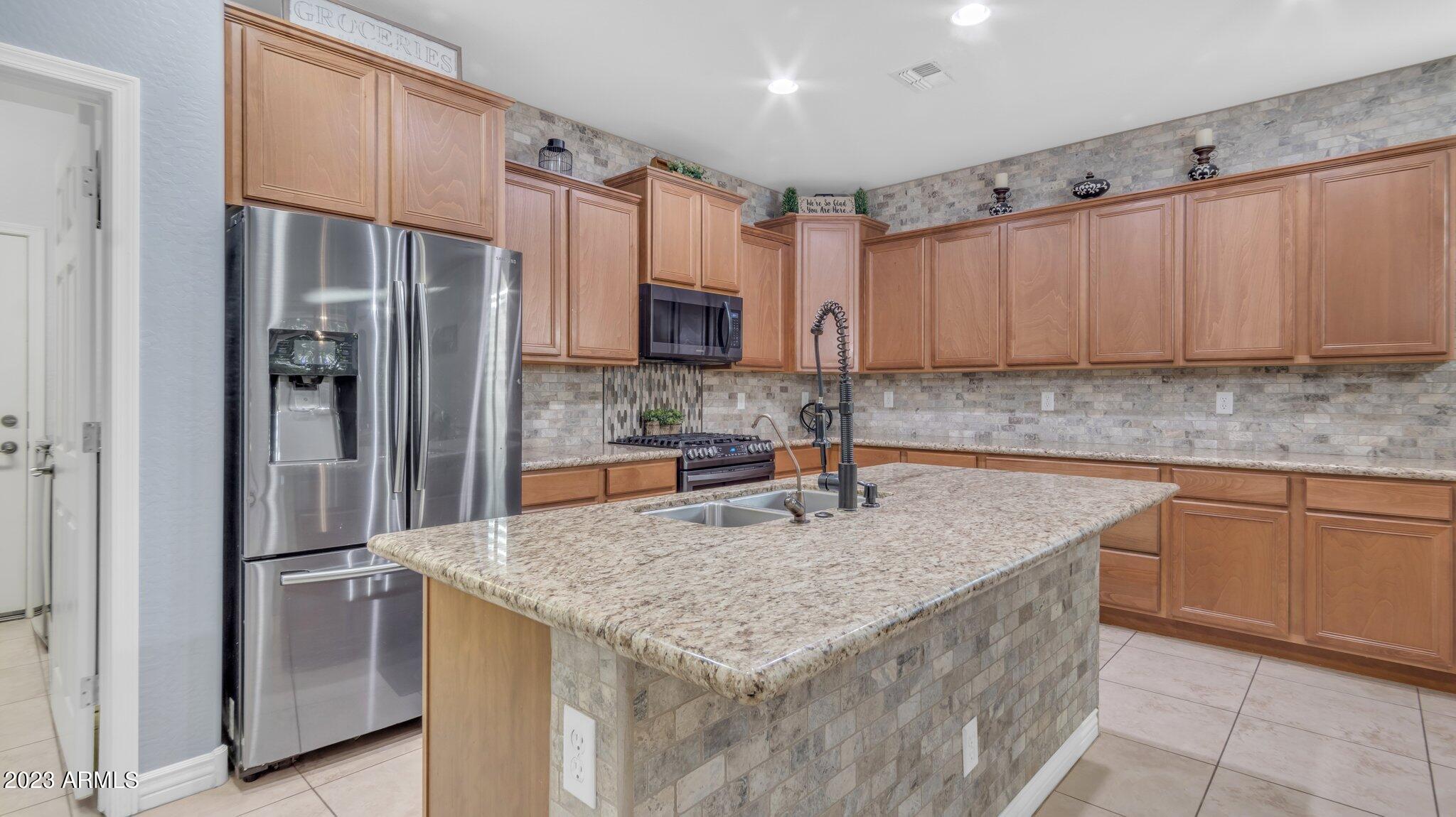 2232 E GILLCREST Road