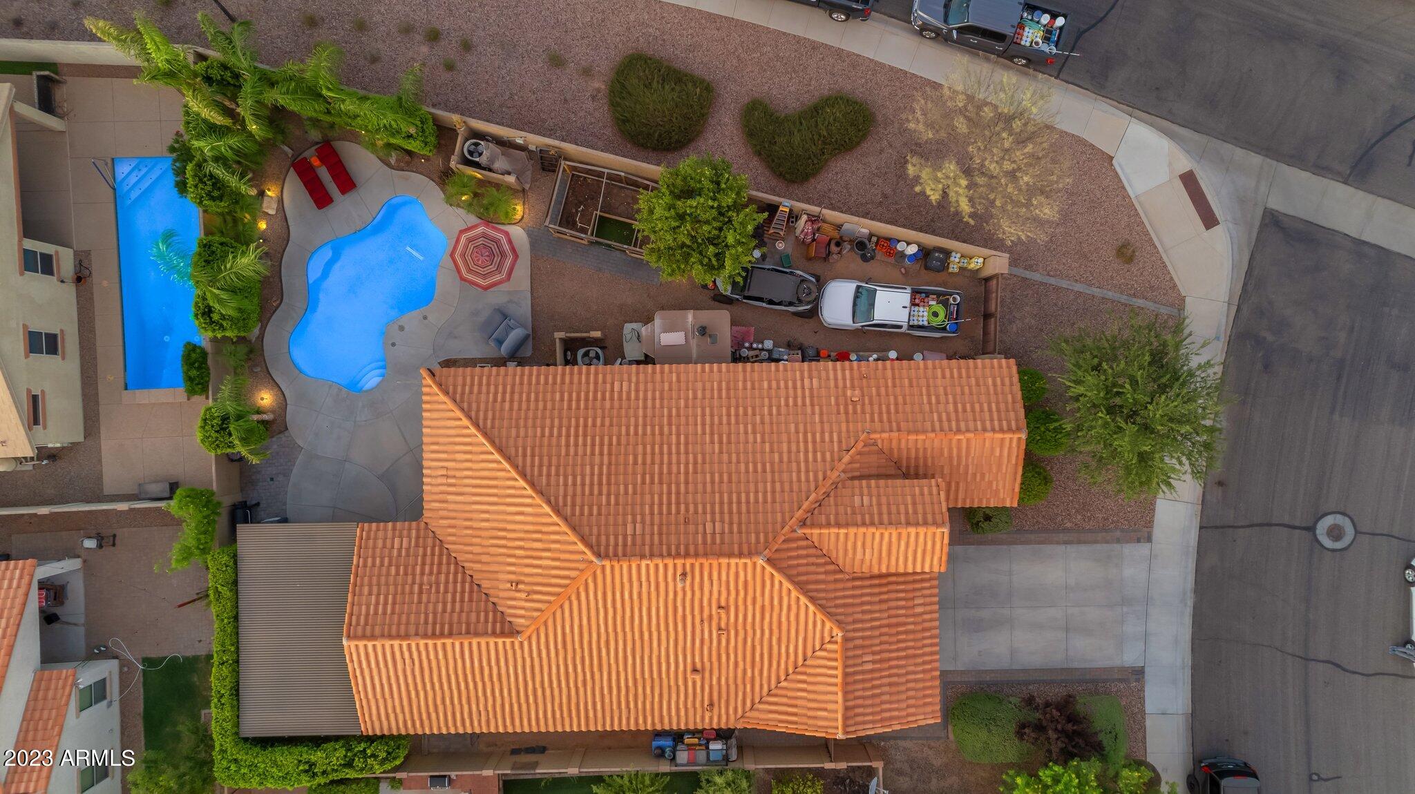 2232 E GILLCREST Road