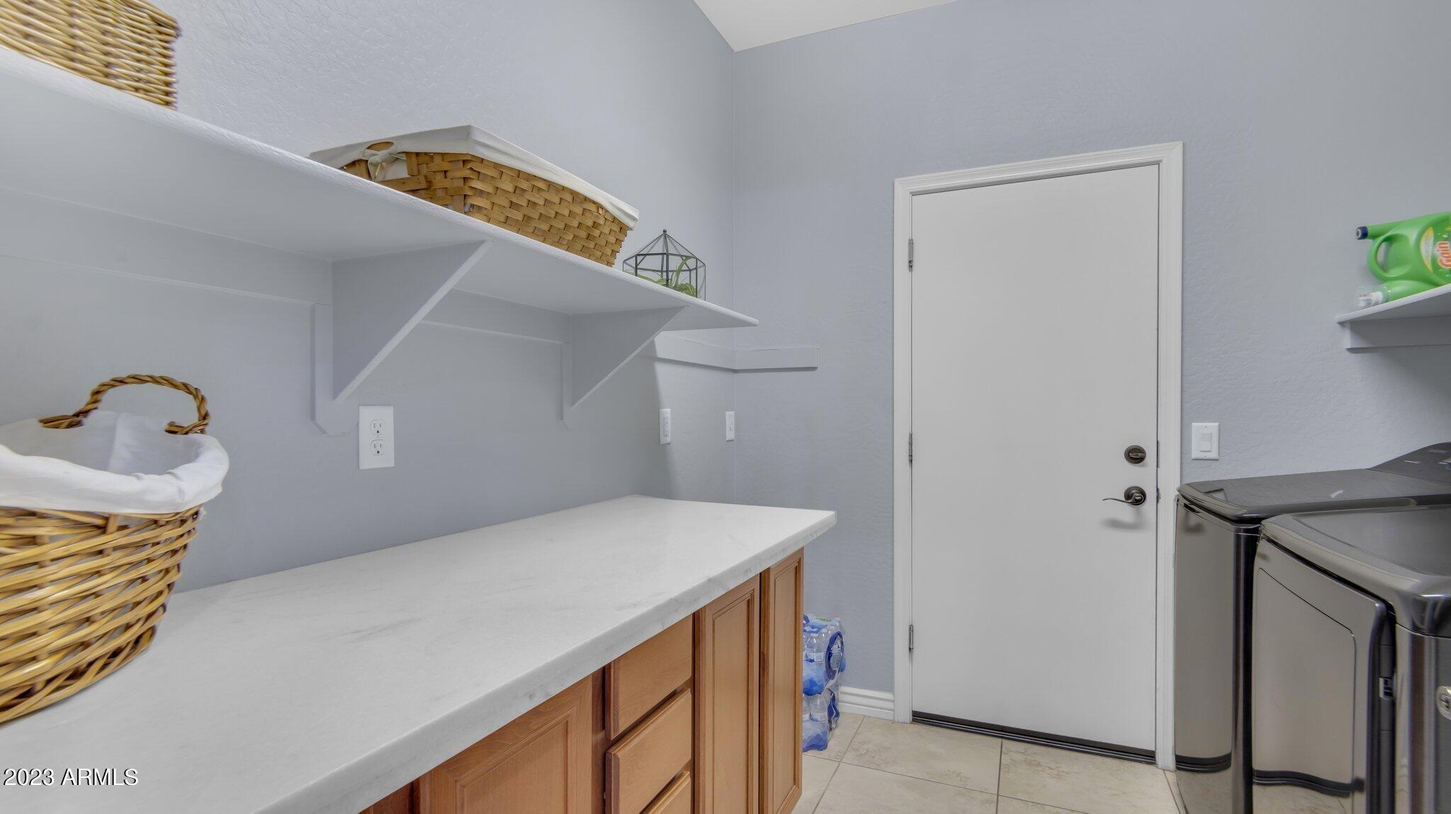 2232 E GILLCREST Road