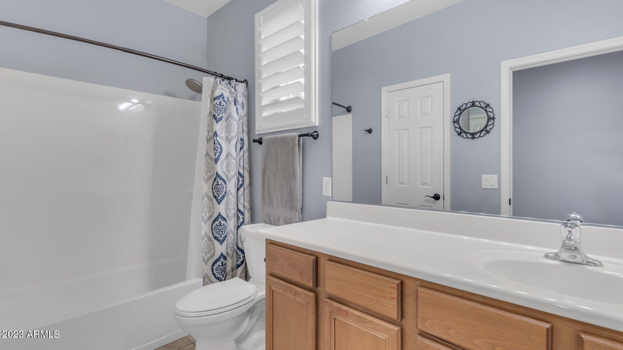 2232 E GILLCREST Road