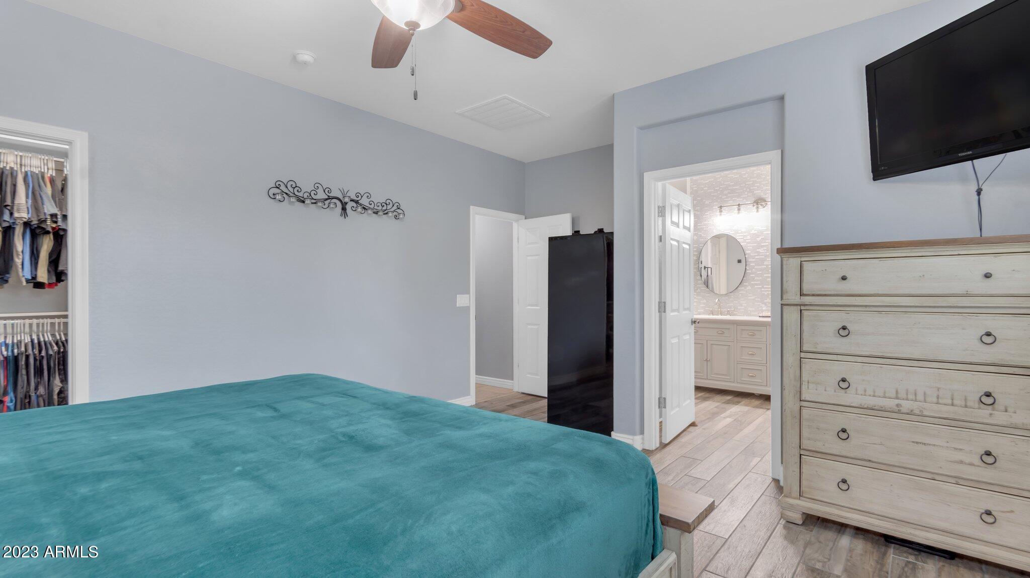 2232 E GILLCREST Road