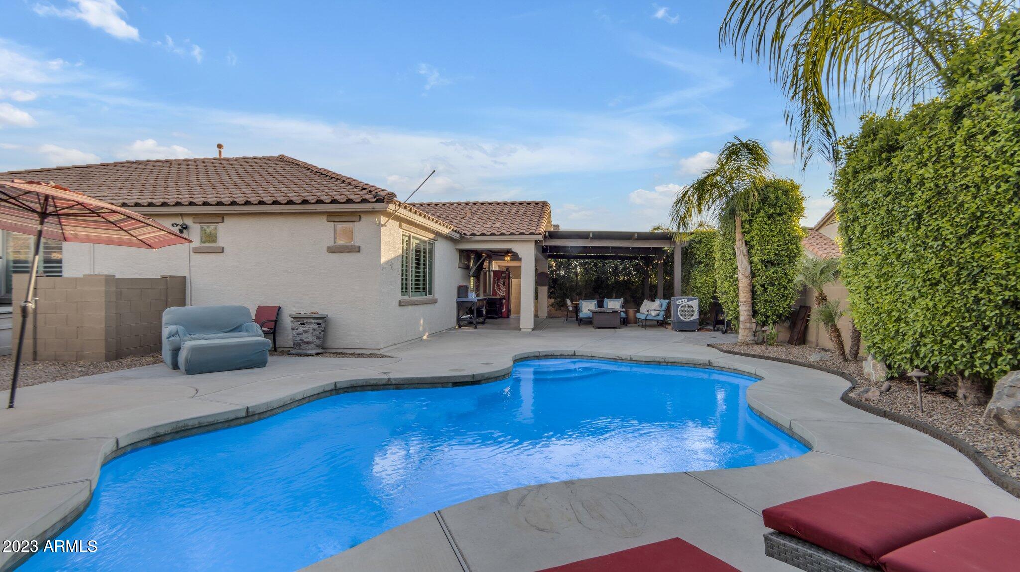 2232 E GILLCREST Road