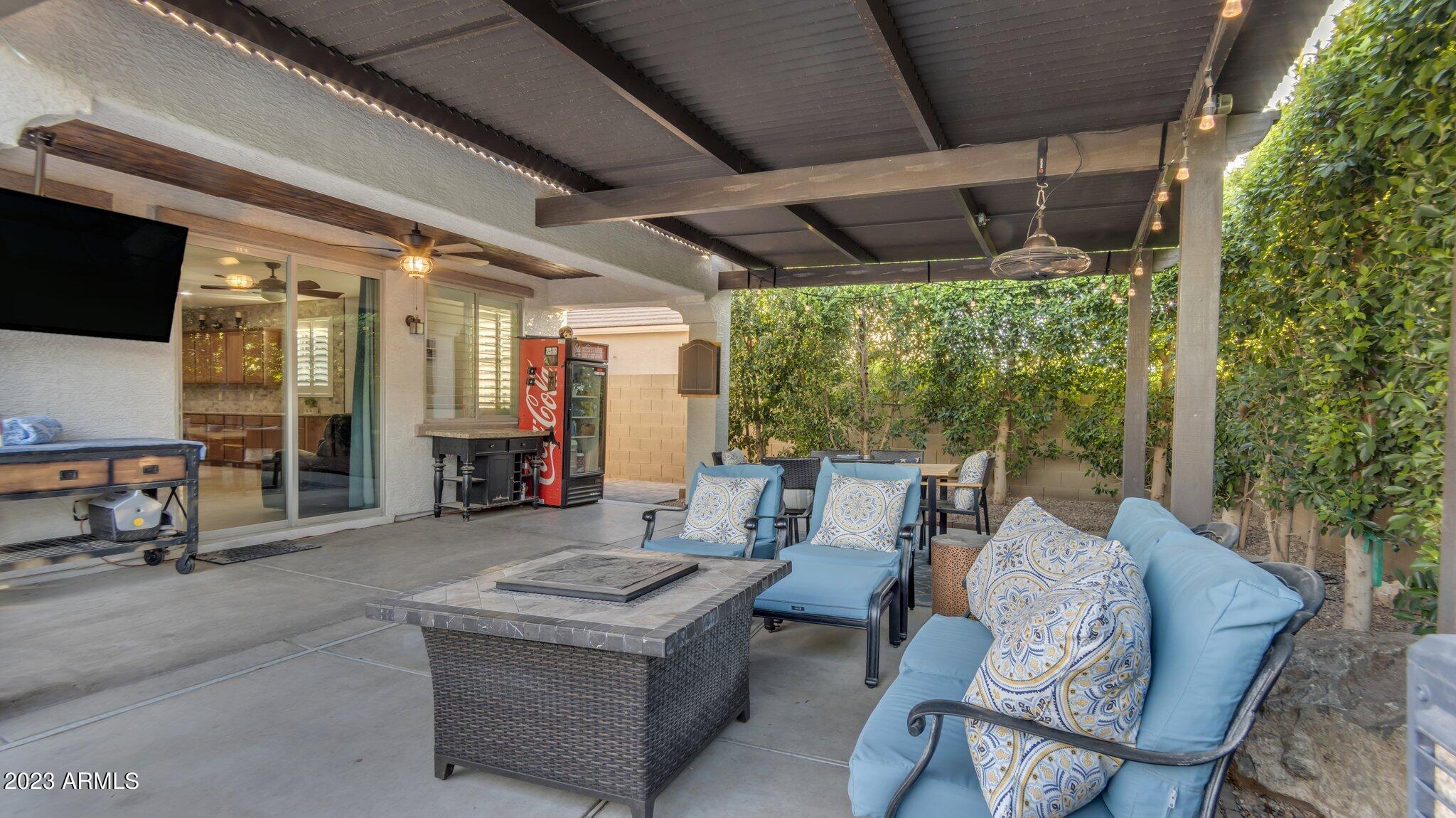 2232 E GILLCREST Road