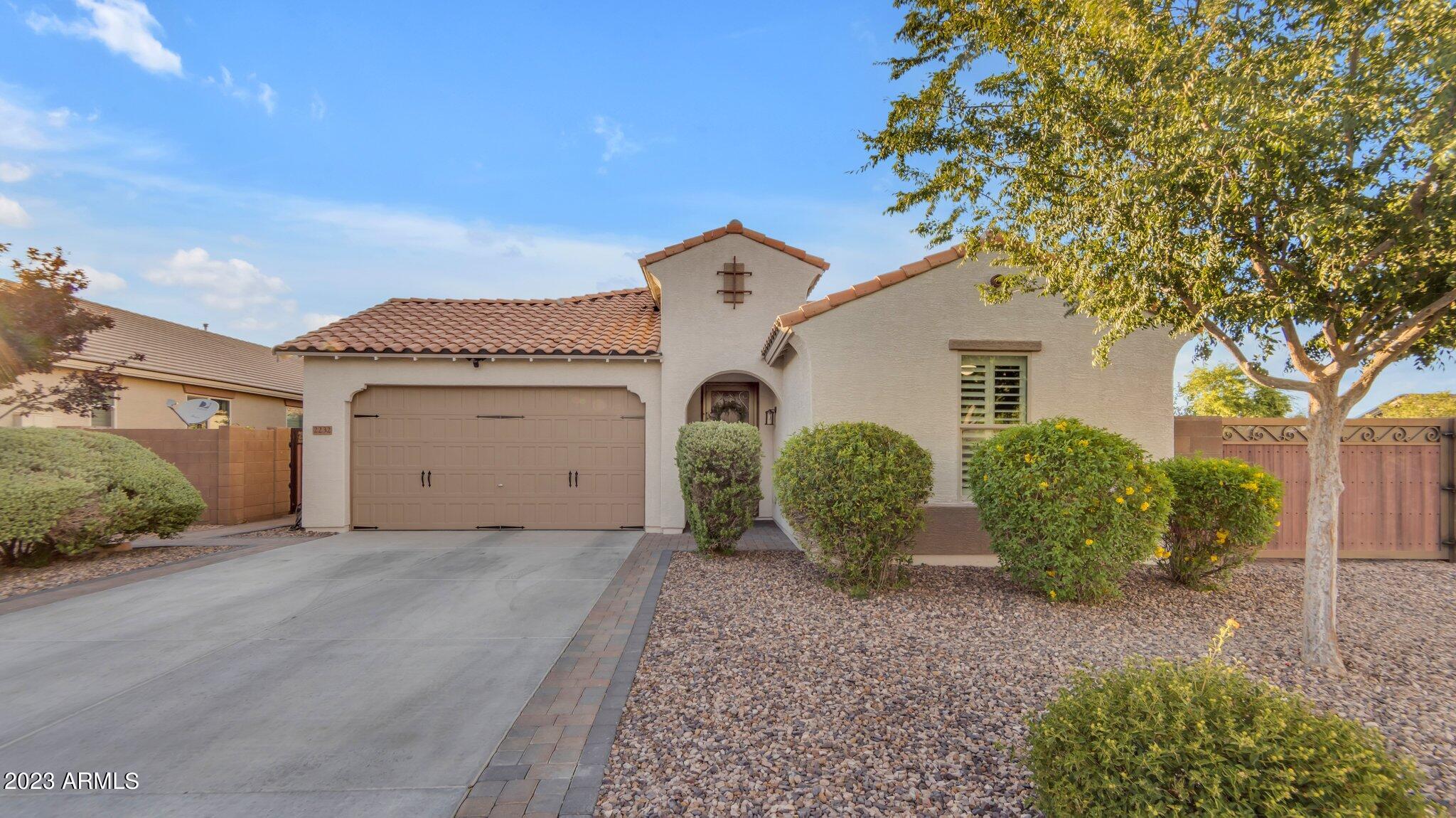 2232 E GILLCREST Road