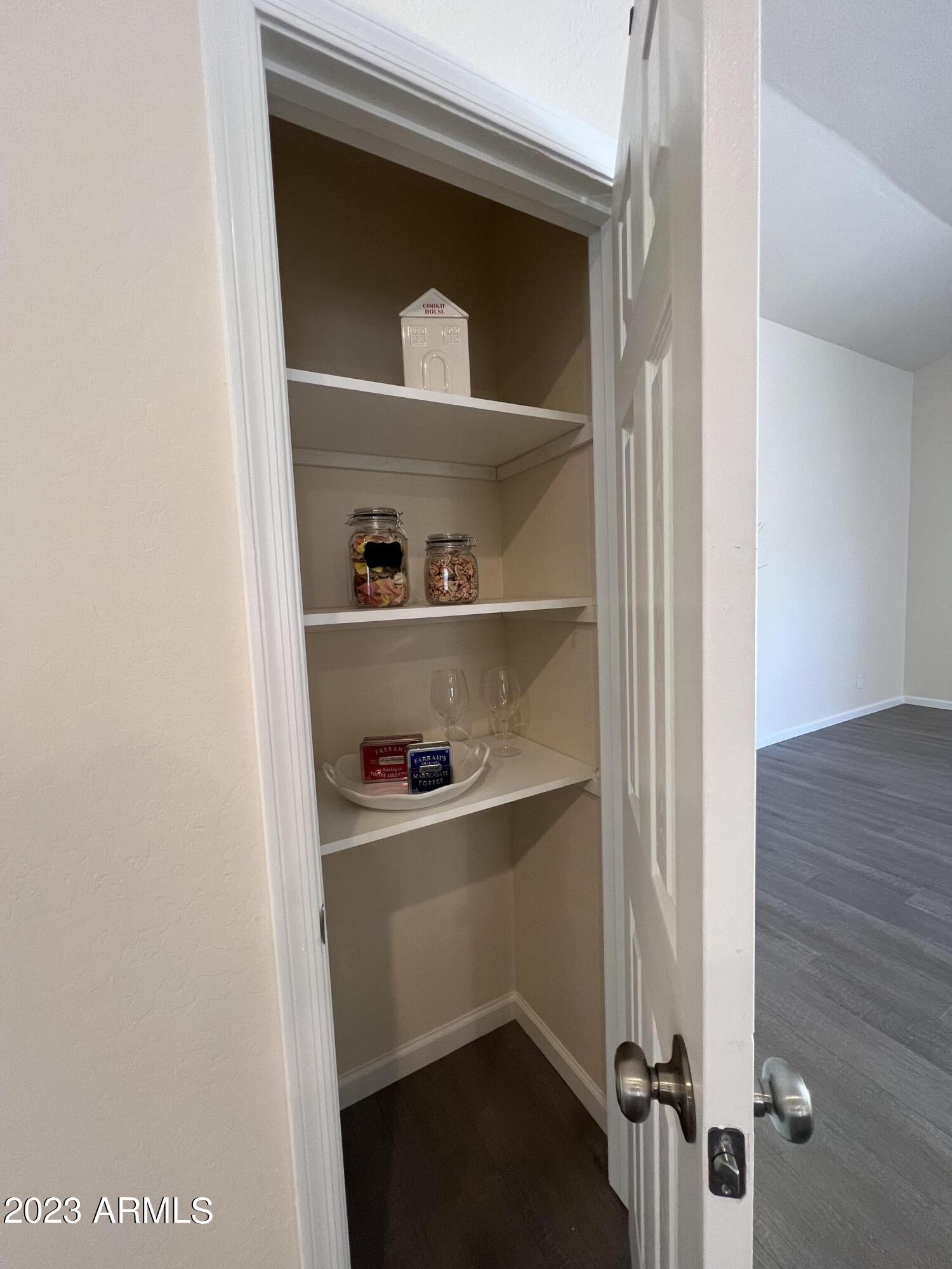 2208 W PINKLEY Avenue