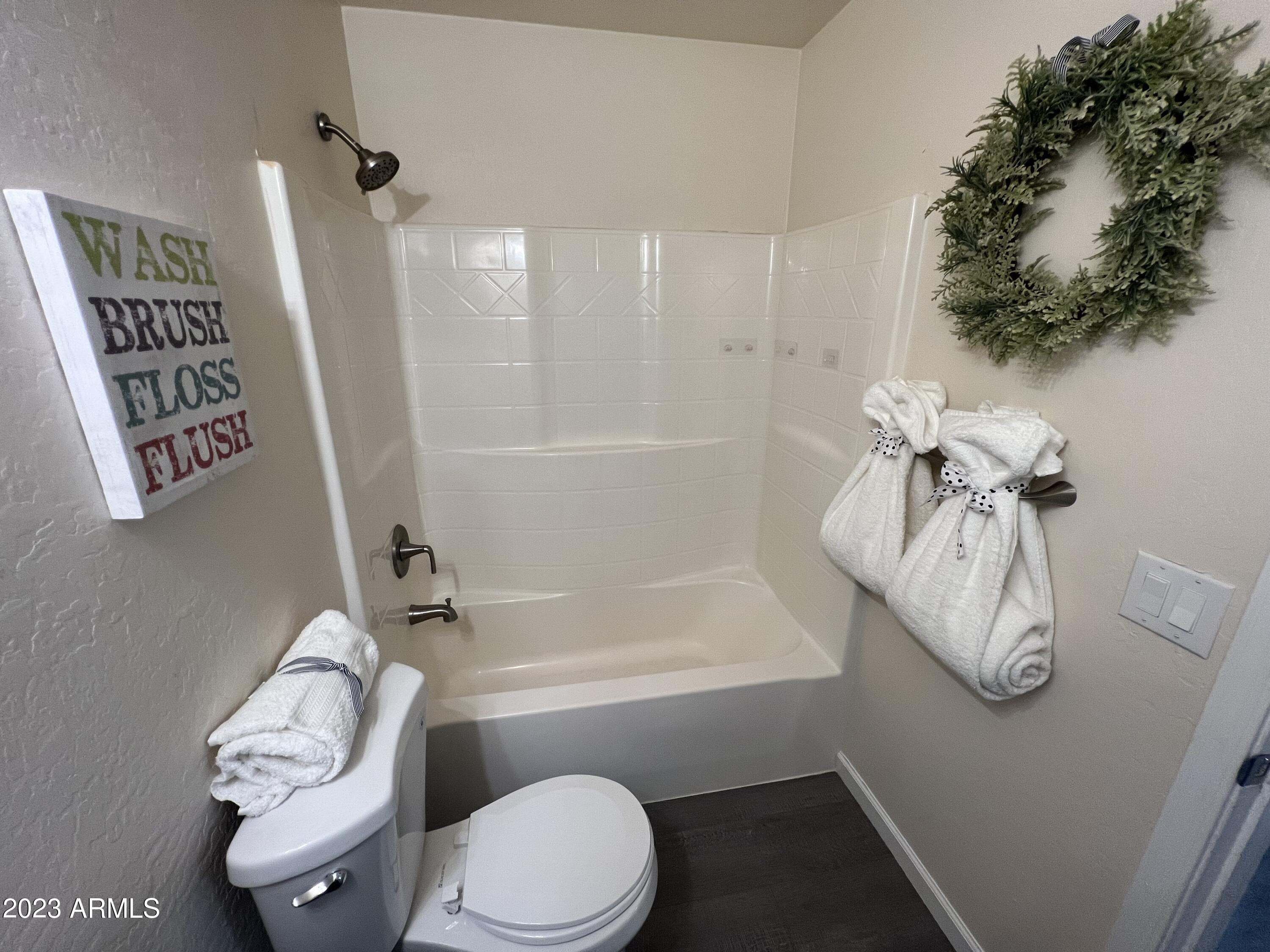 2208 W PINKLEY Avenue