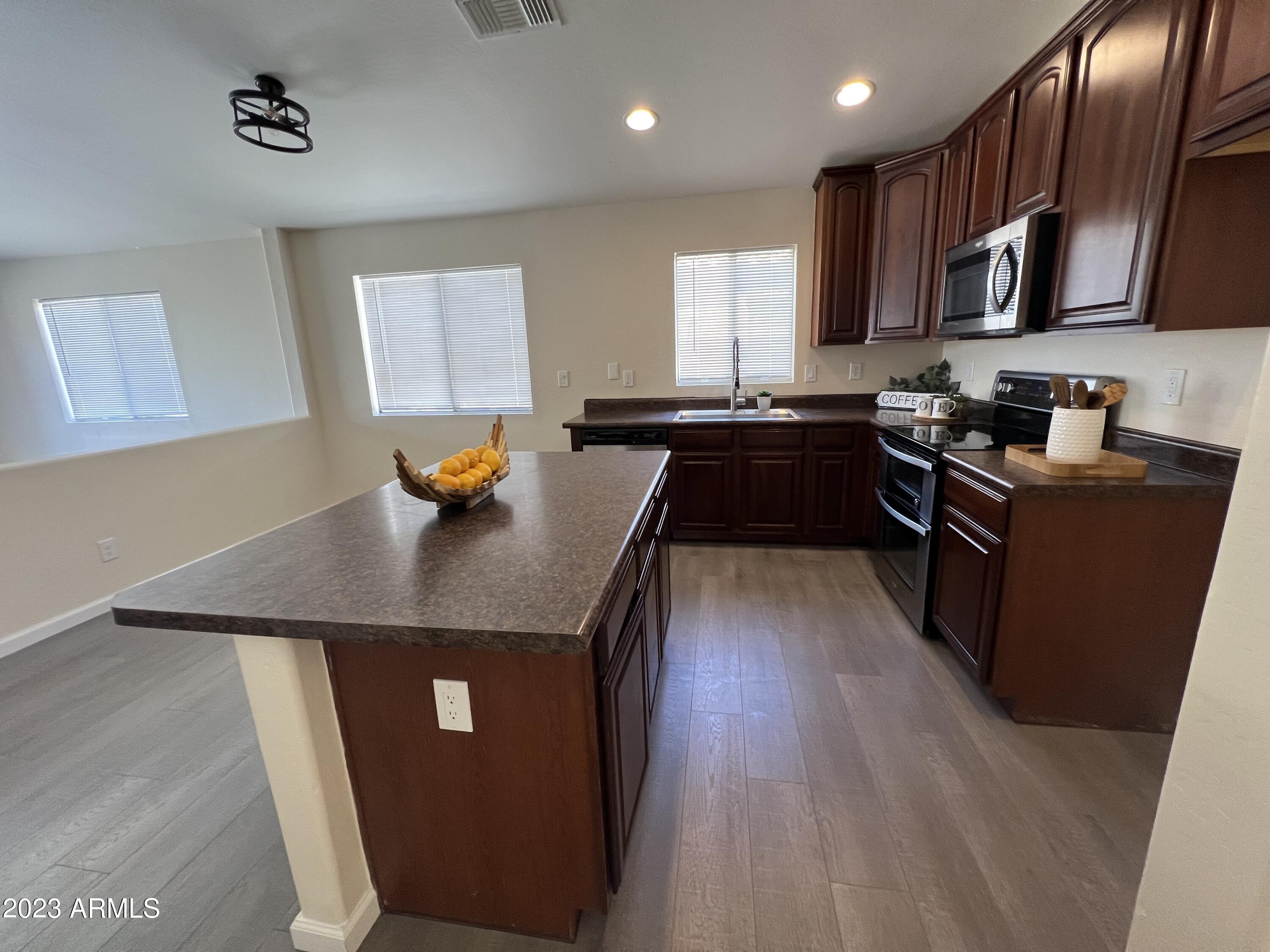 2208 W PINKLEY Avenue