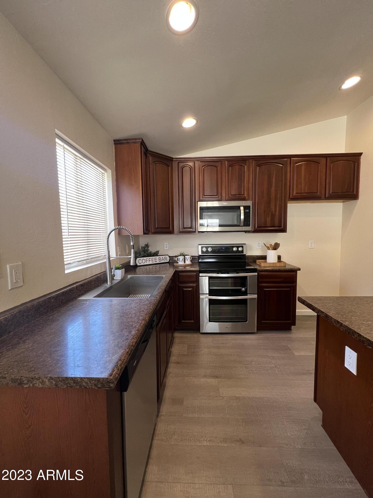 2208 W PINKLEY Avenue