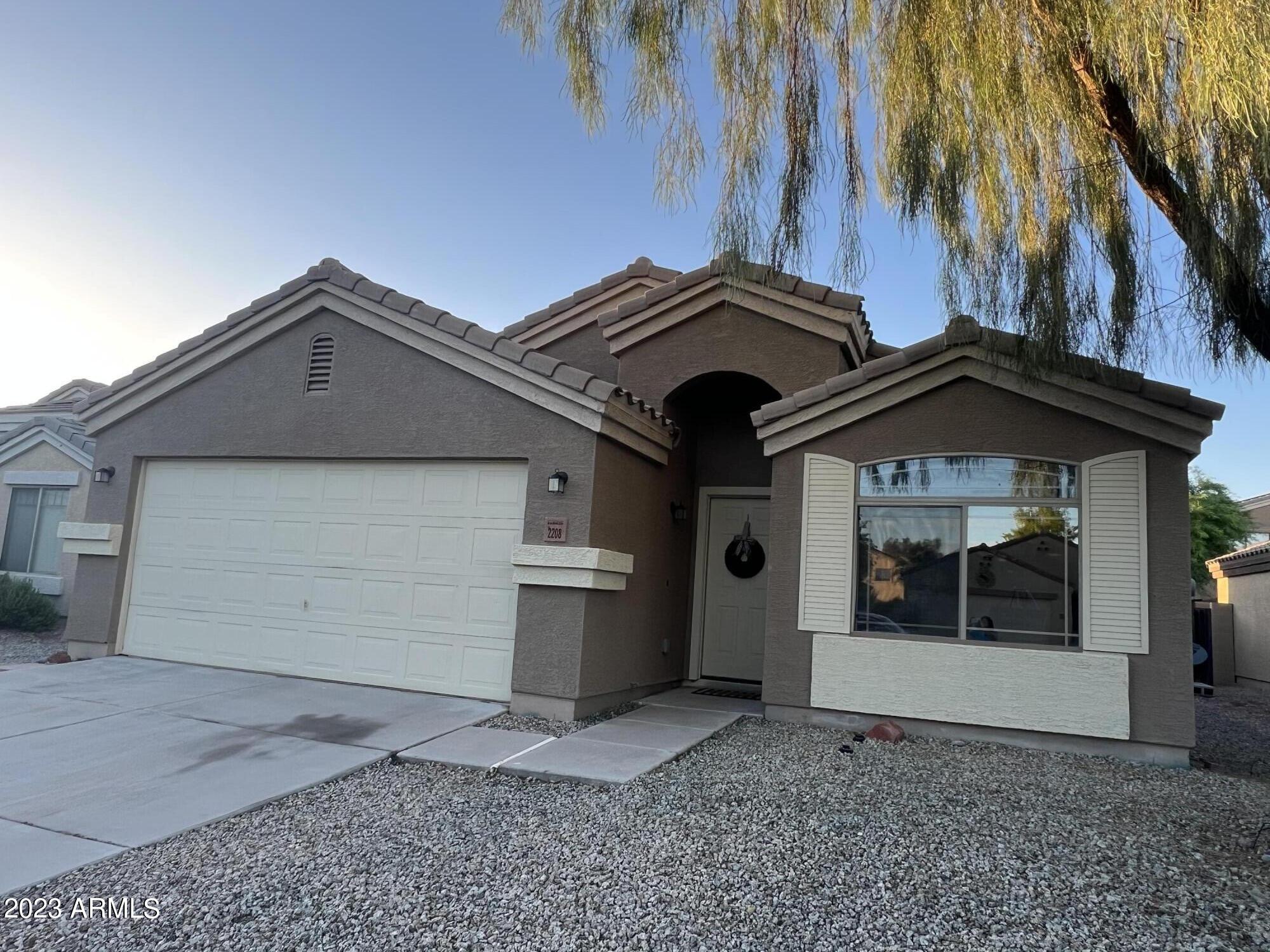 2208 W PINKLEY Avenue