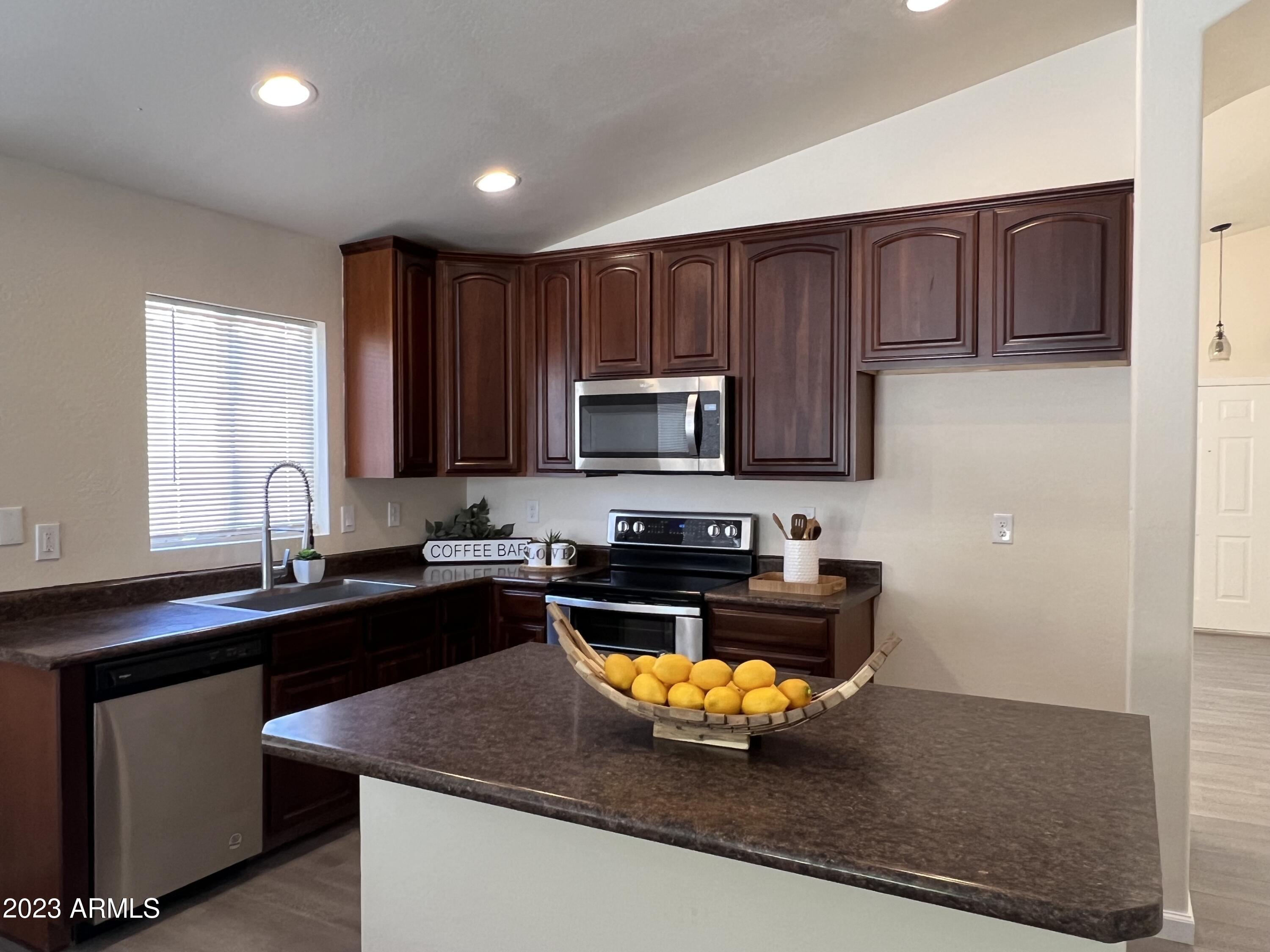 2208 W PINKLEY Avenue