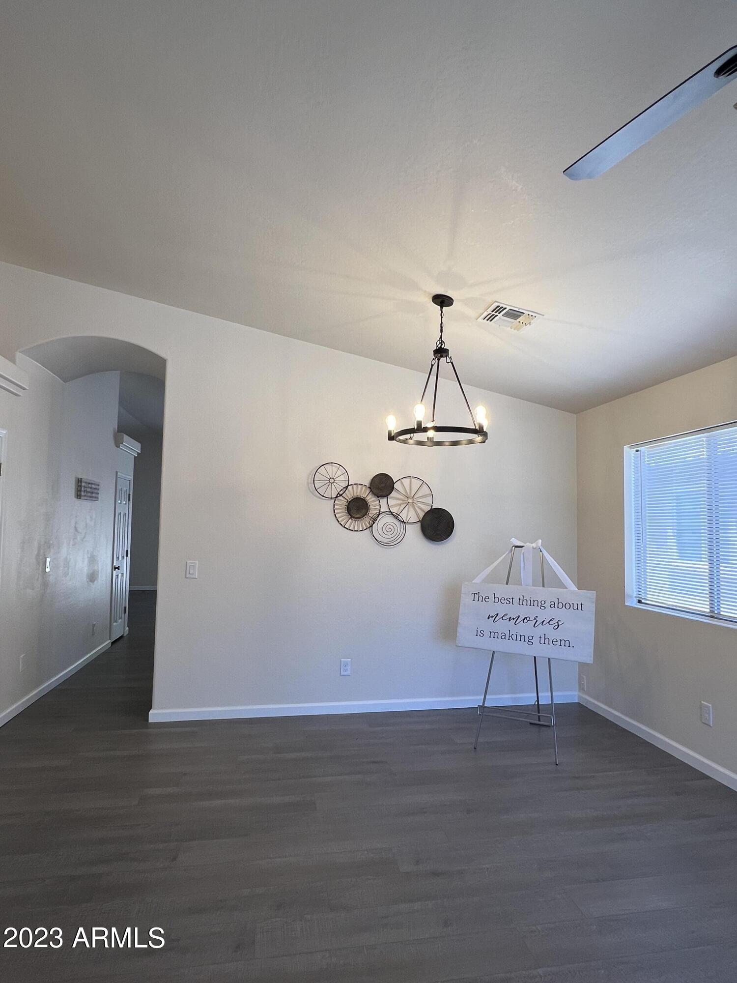 2208 W PINKLEY Avenue