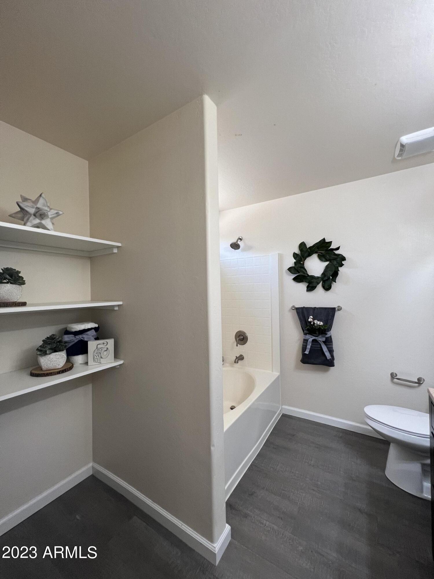 2208 W PINKLEY Avenue