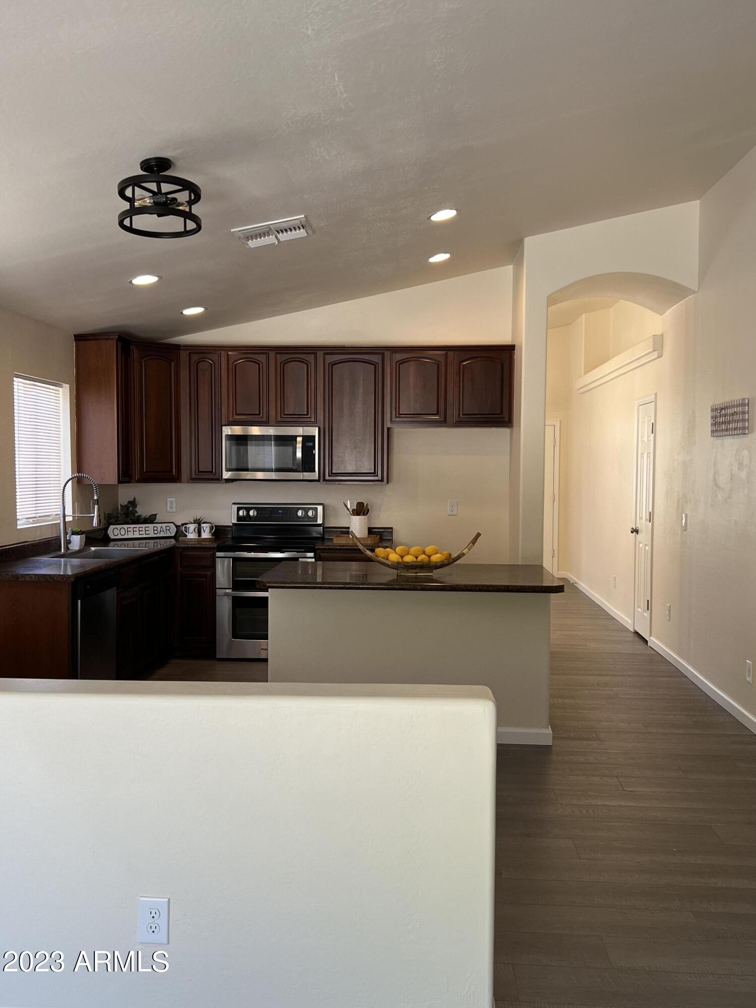 2208 W PINKLEY Avenue