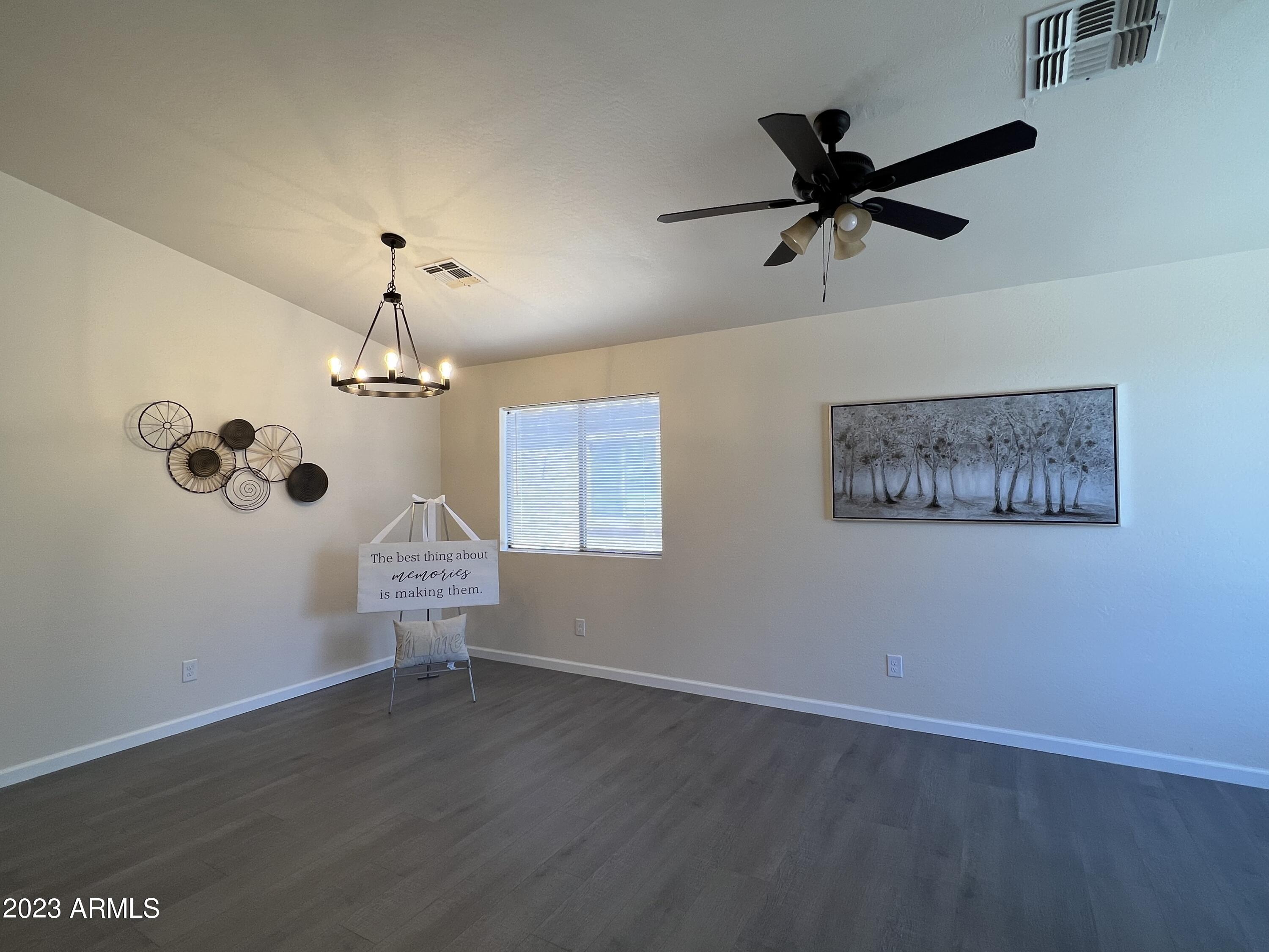 2208 W PINKLEY Avenue