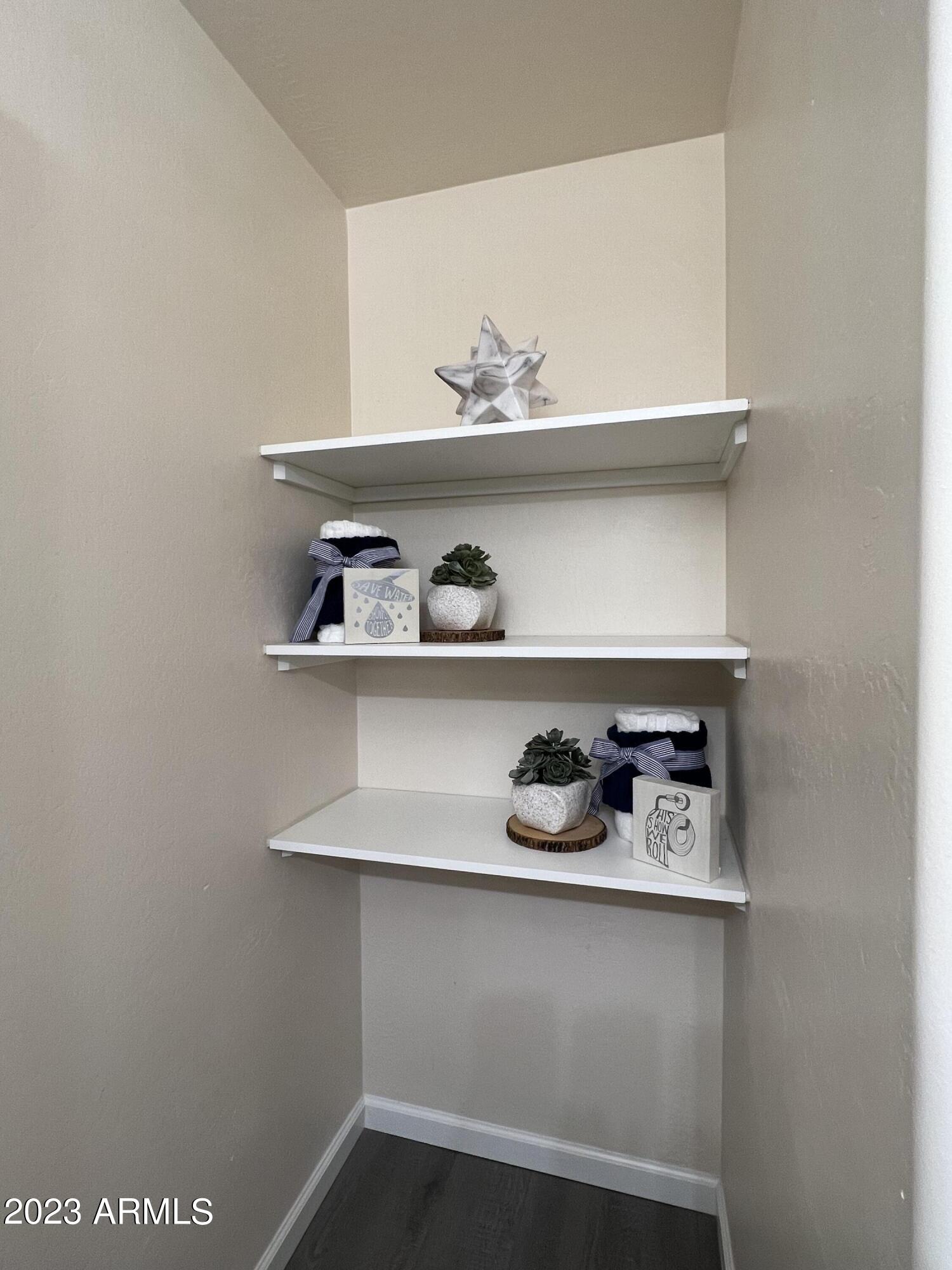 2208 W PINKLEY Avenue