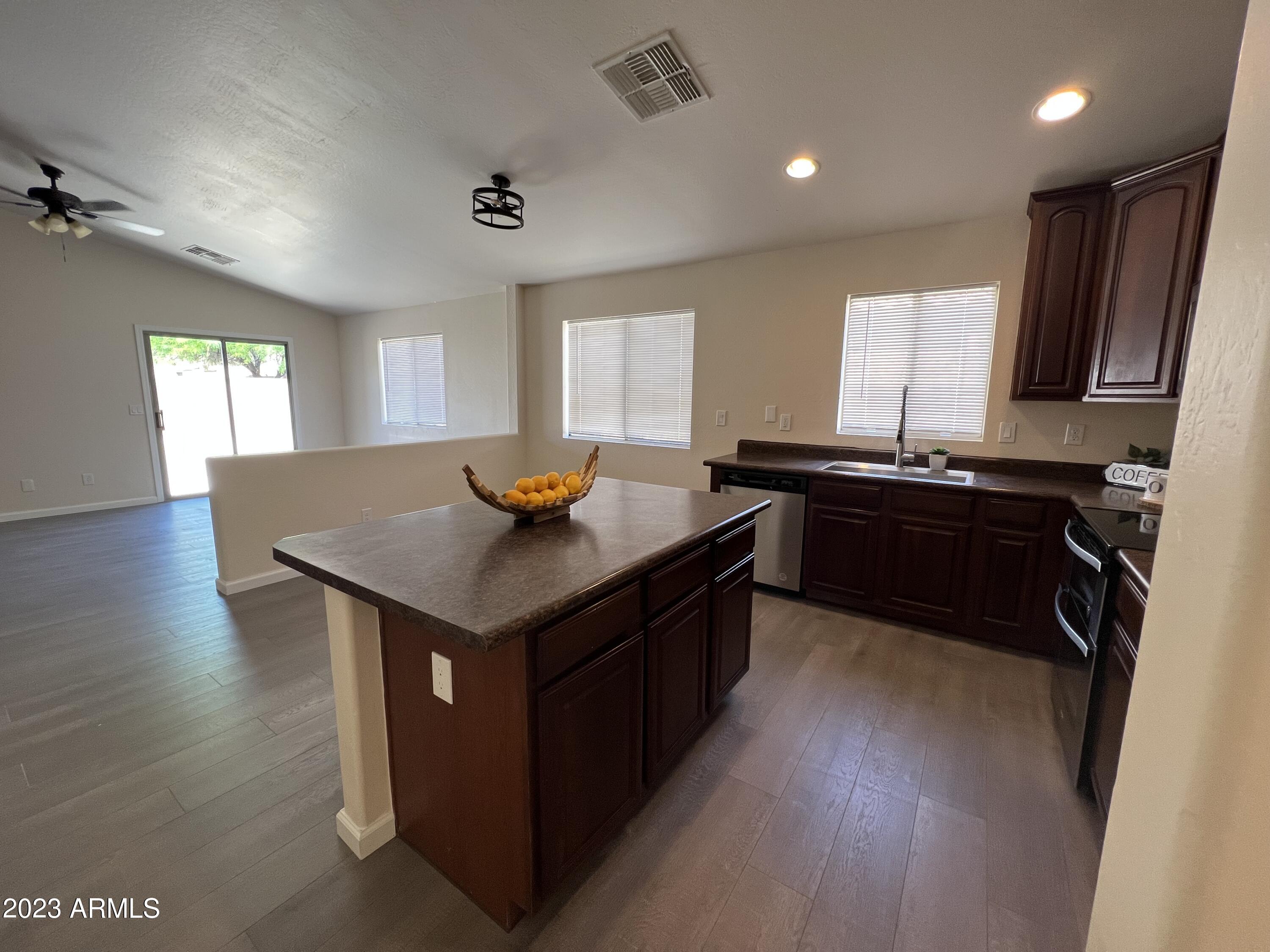 2208 W PINKLEY Avenue