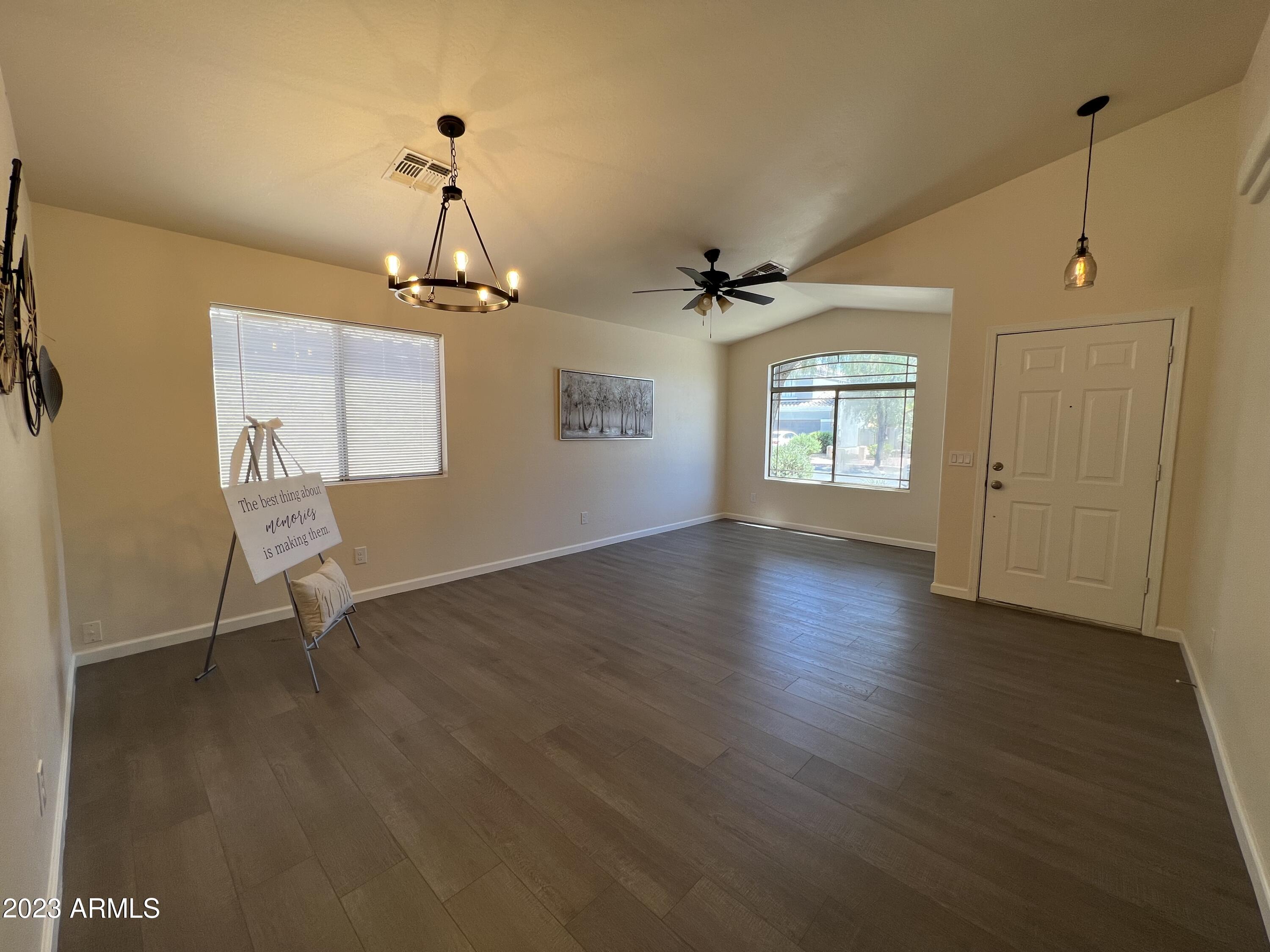 2208 W PINKLEY Avenue