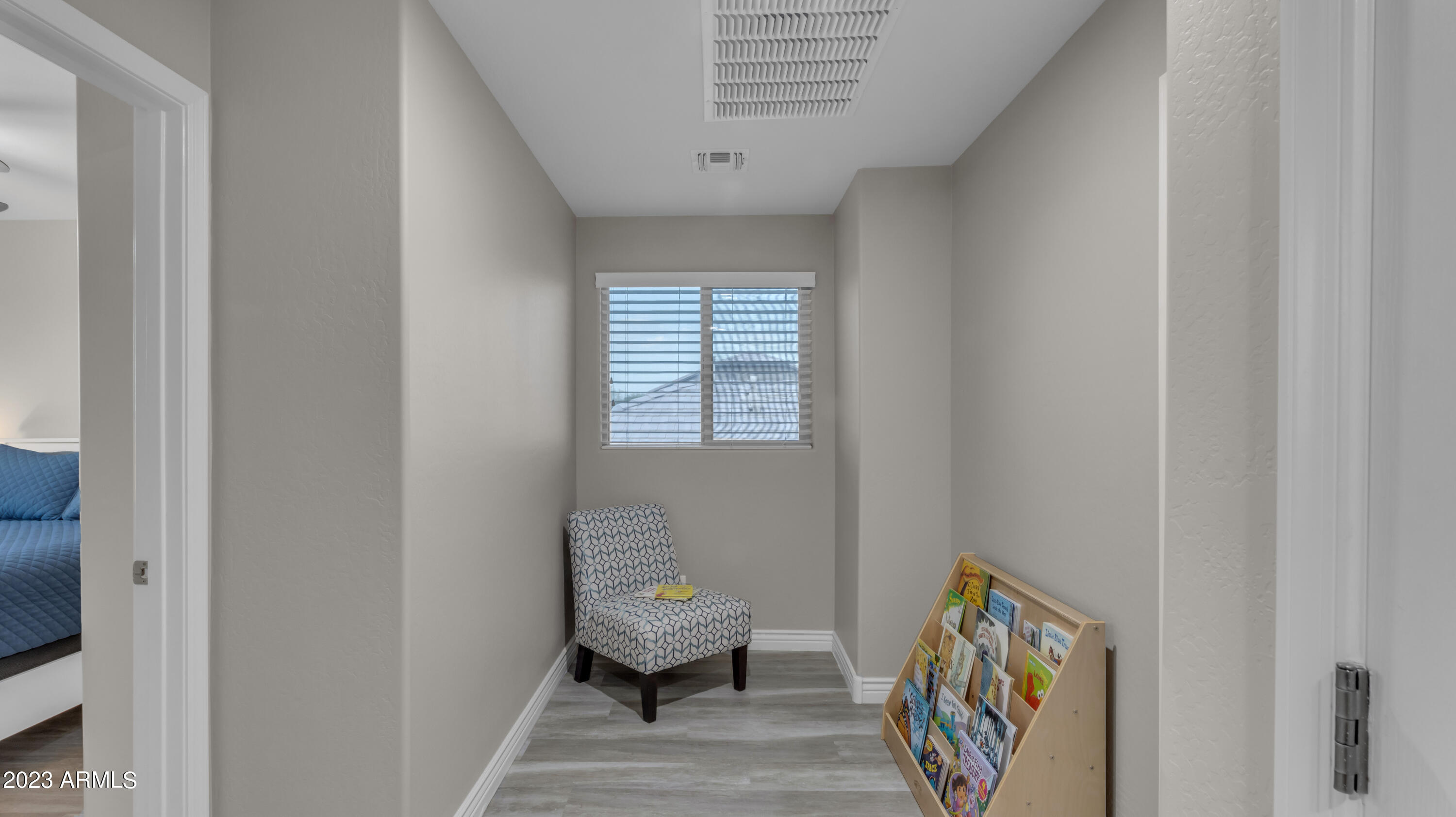 2261 E HAZELTINE Way