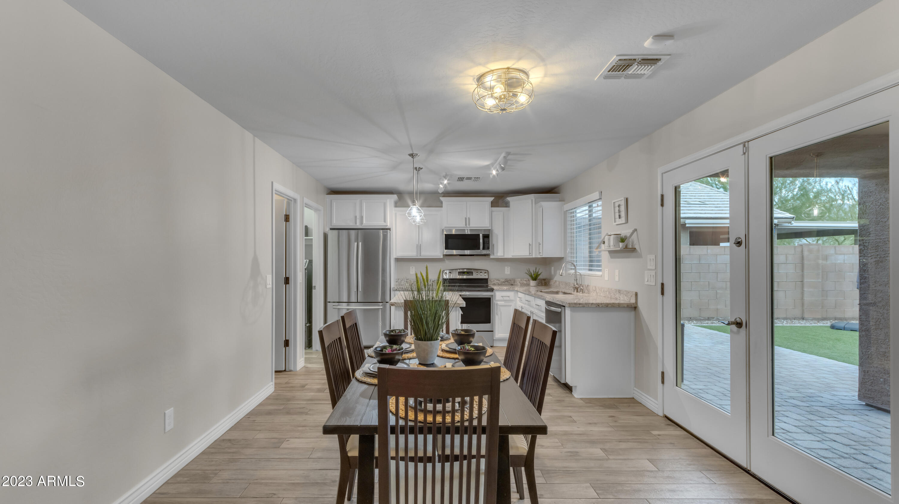 2261 E HAZELTINE Way