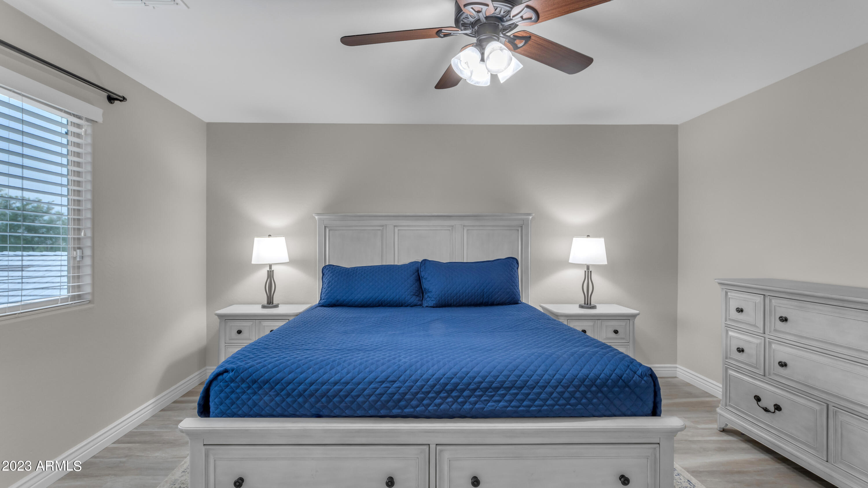 2261 E HAZELTINE Way