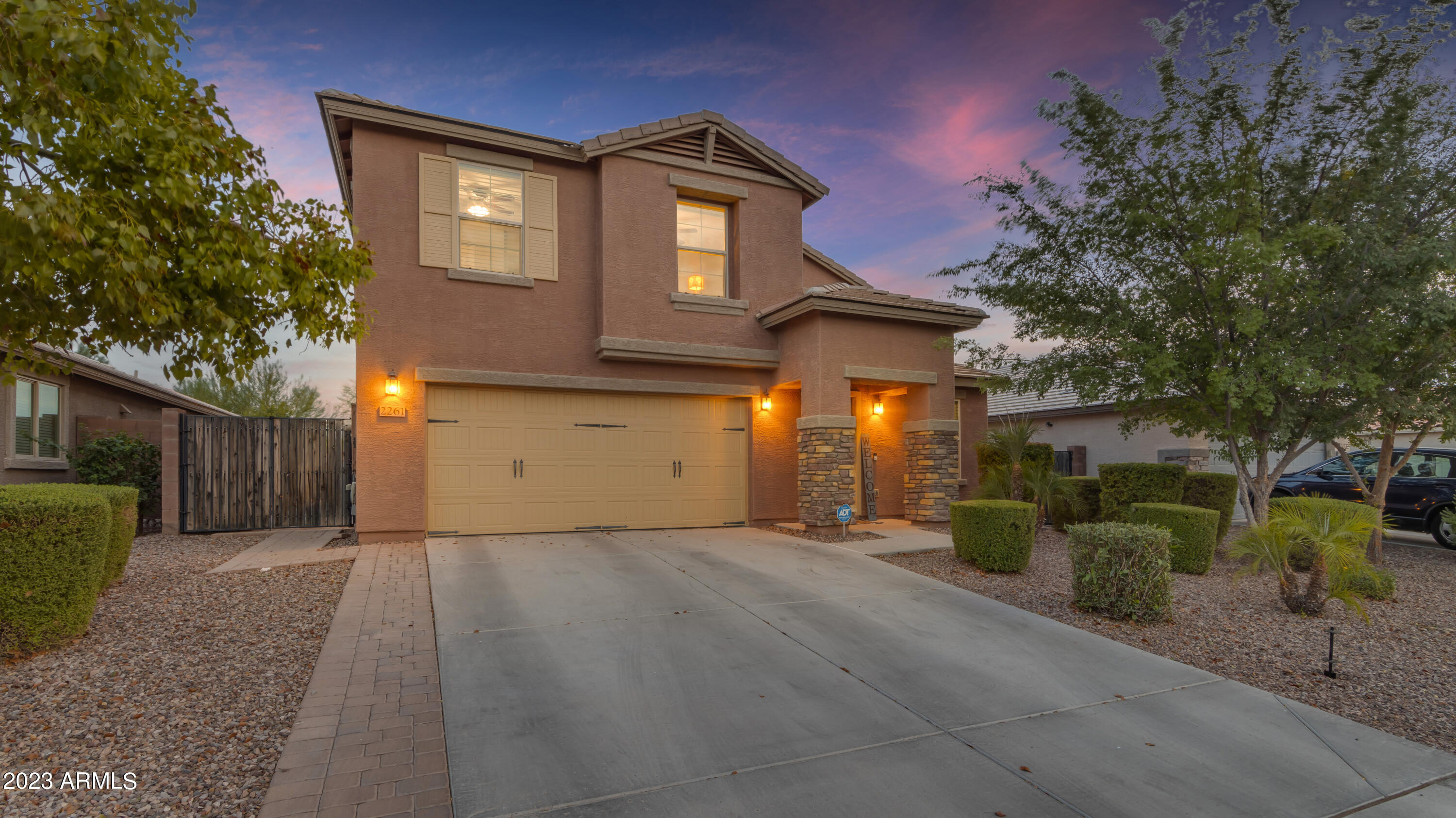 2261 E HAZELTINE Way