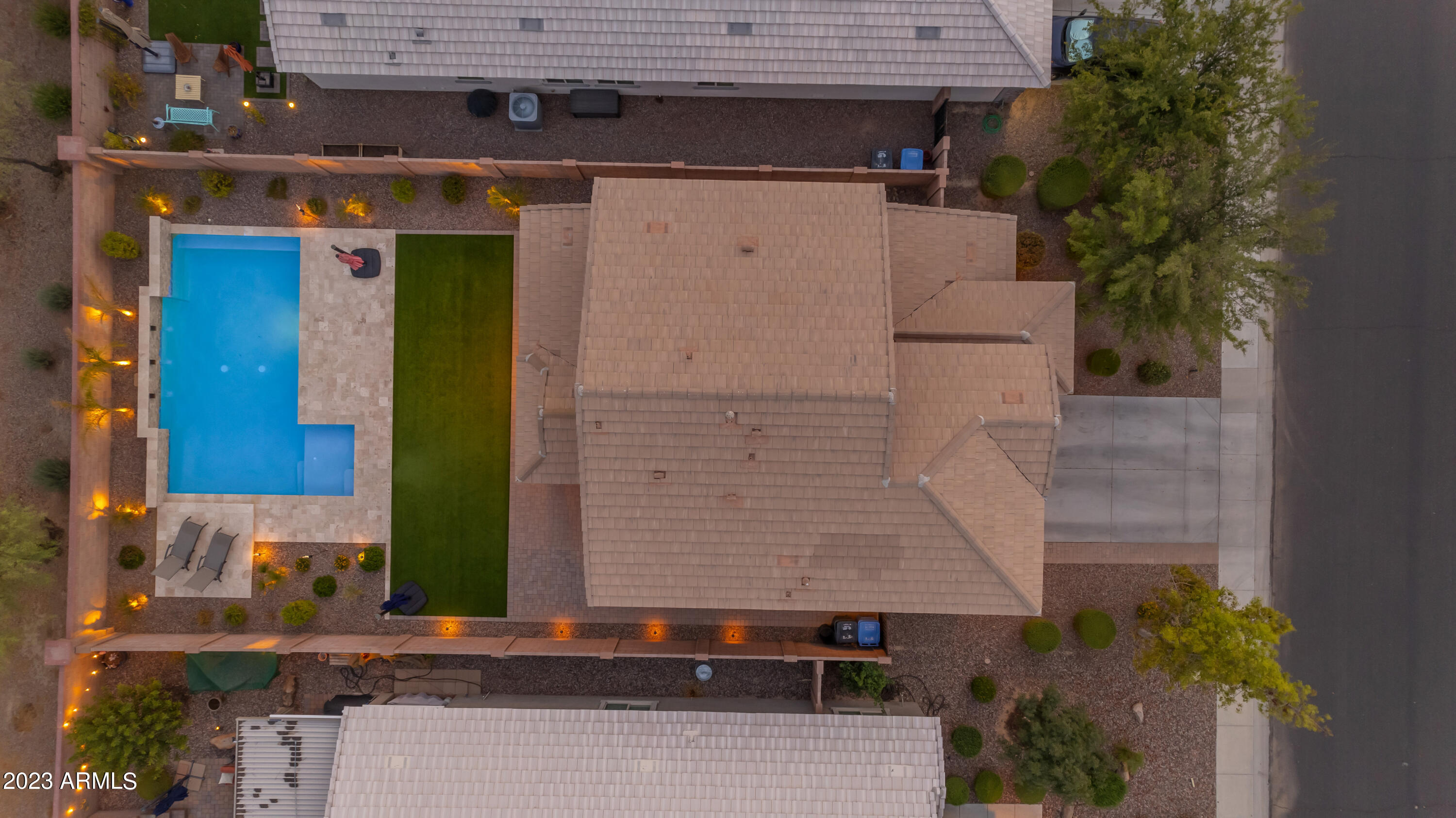 2261 E HAZELTINE Way