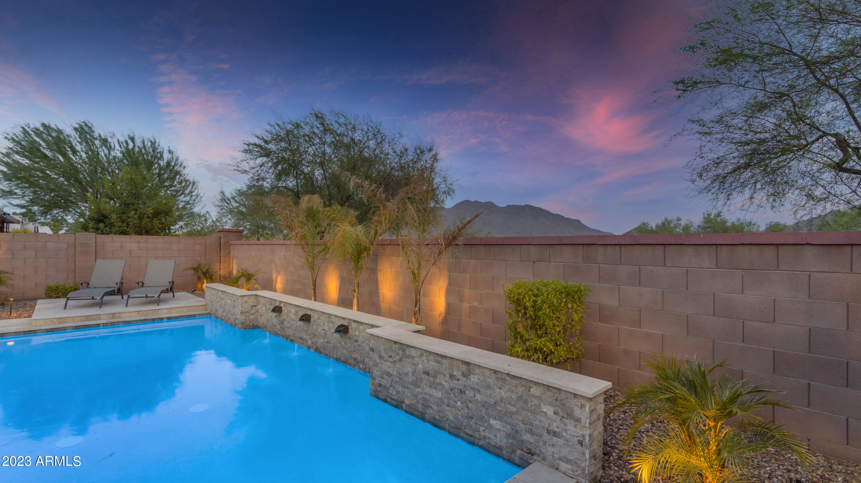 2261 E HAZELTINE Way