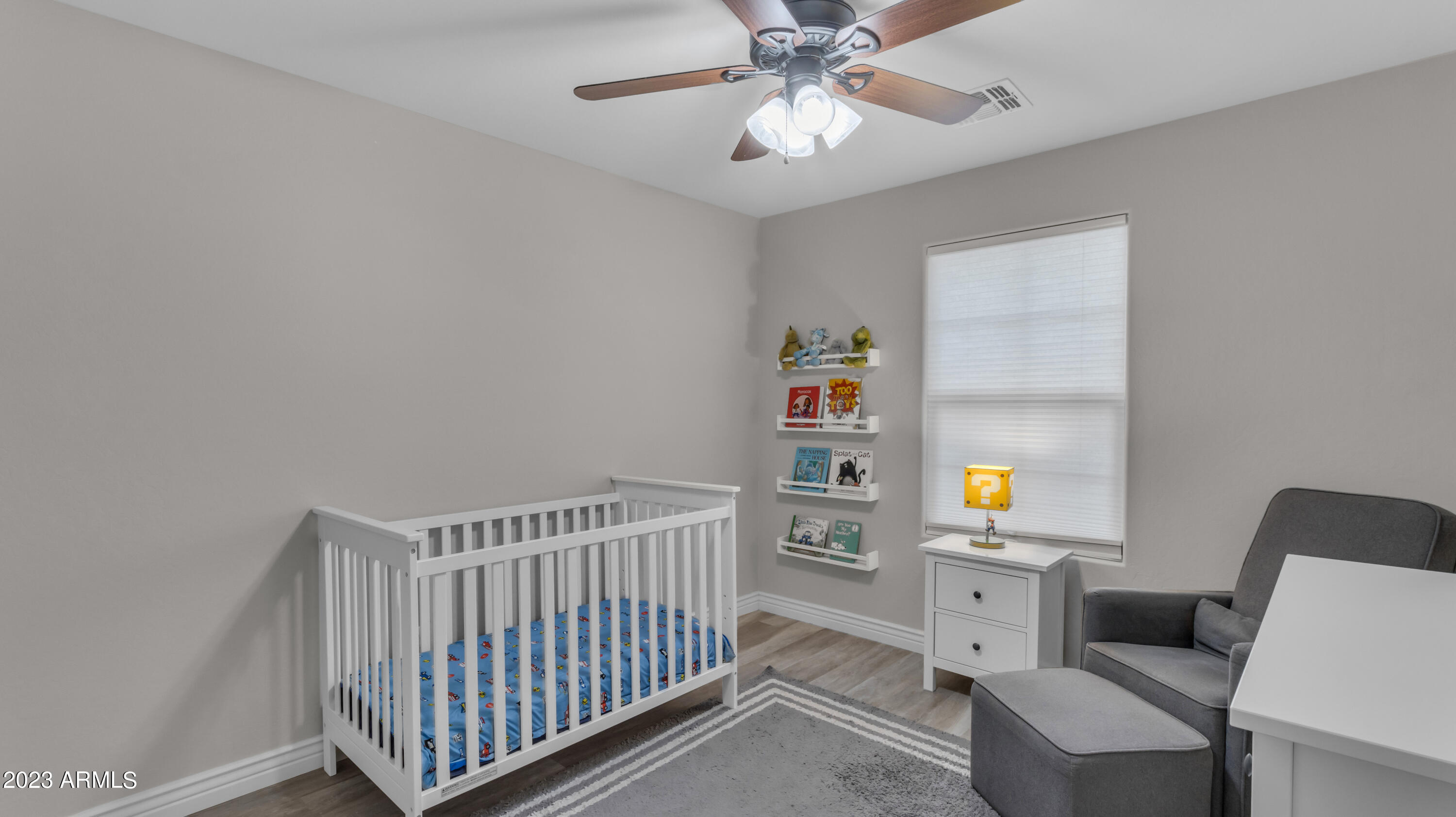 2261 E HAZELTINE Way