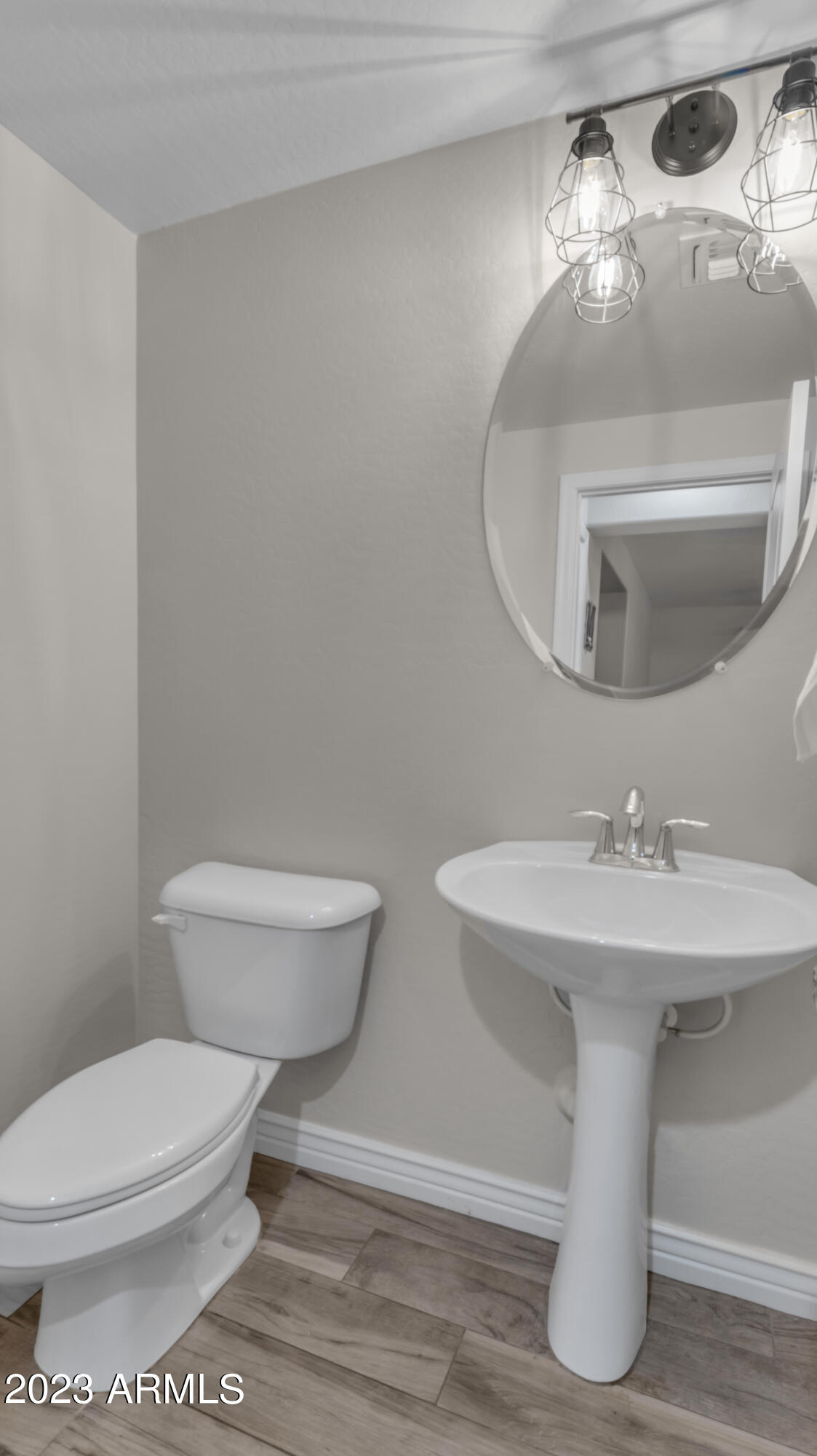 2261 E HAZELTINE Way