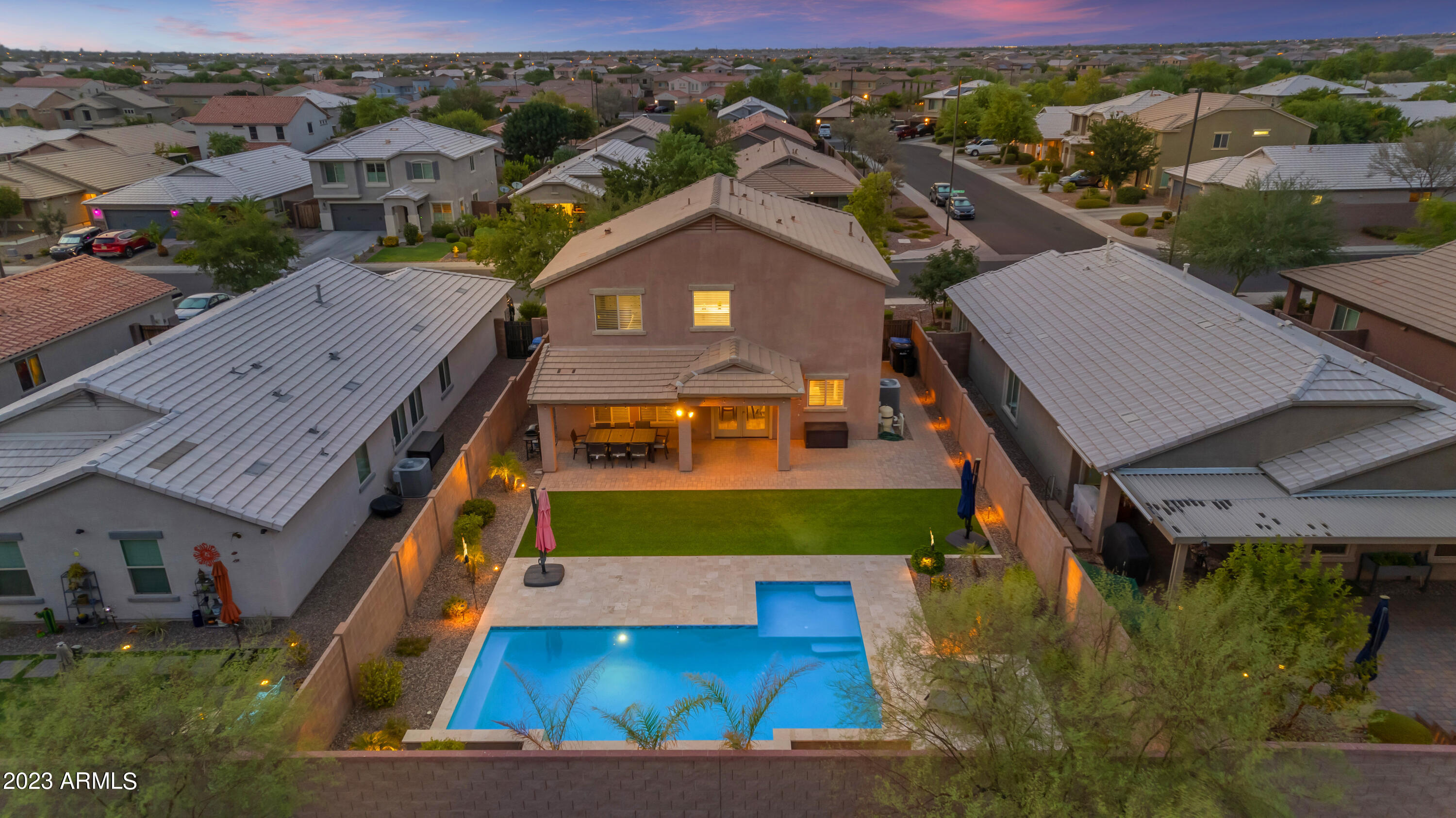 2261 E HAZELTINE Way