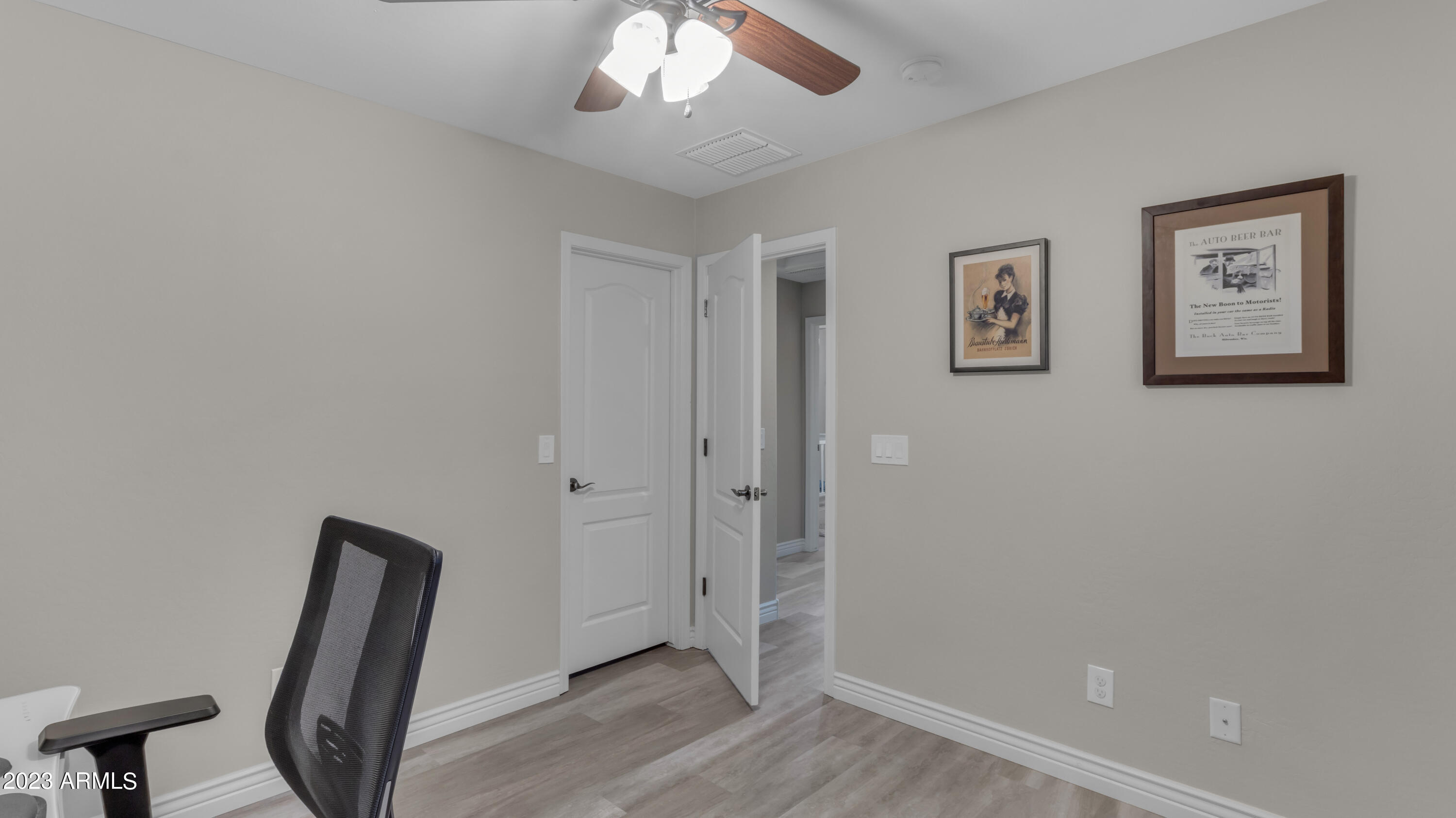 2261 E HAZELTINE Way