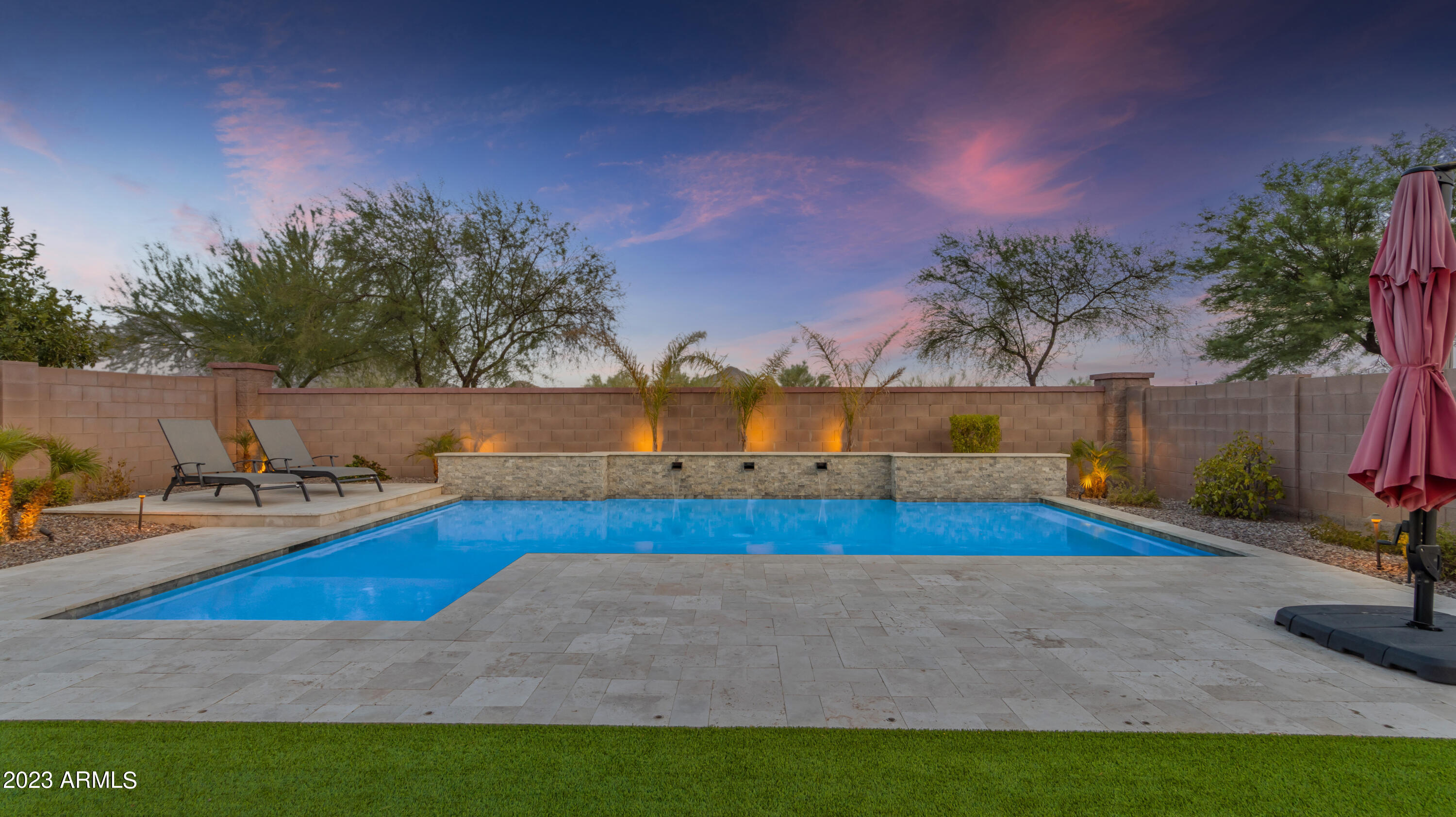 2261 E HAZELTINE Way