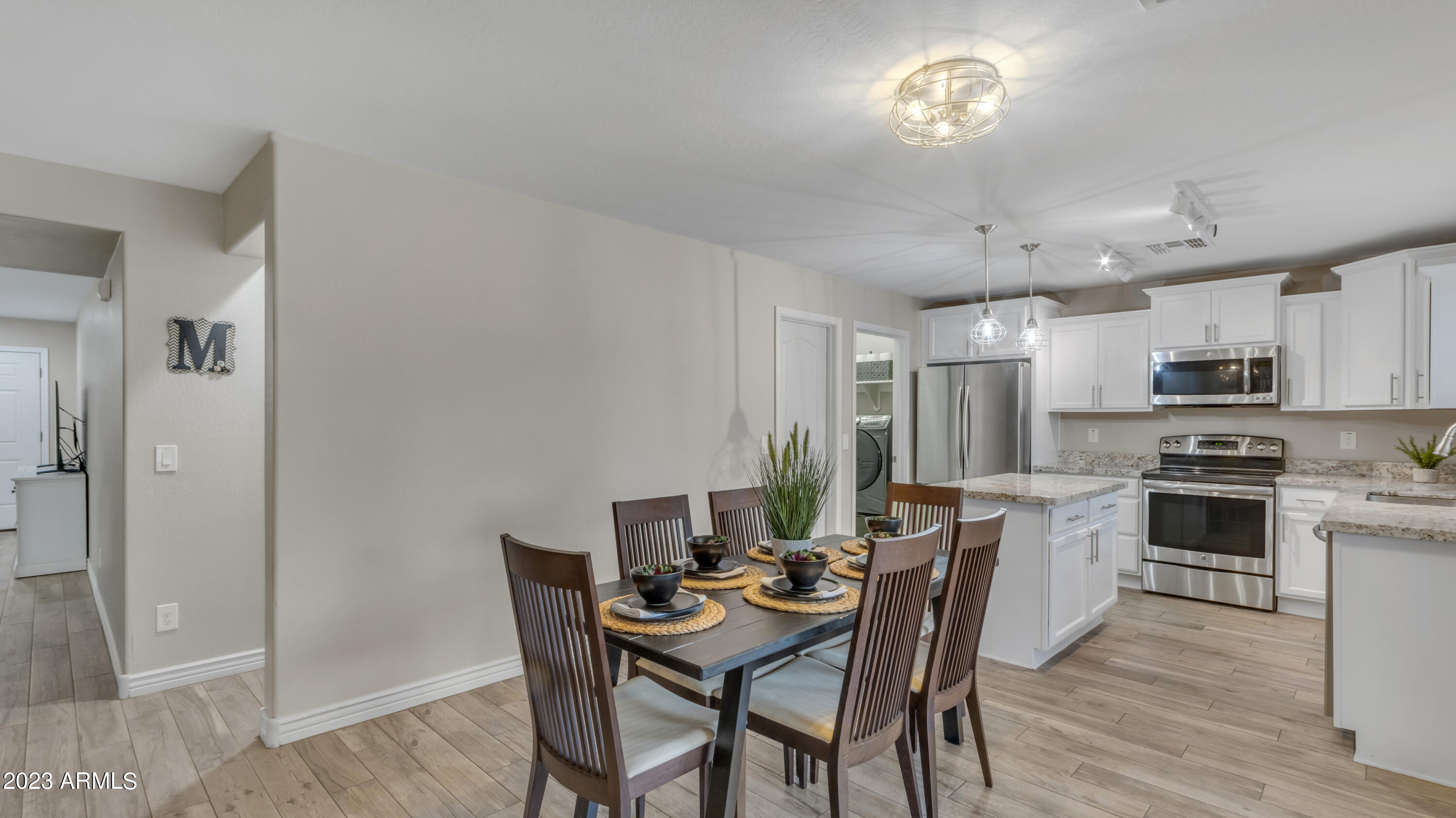 2261 E HAZELTINE Way