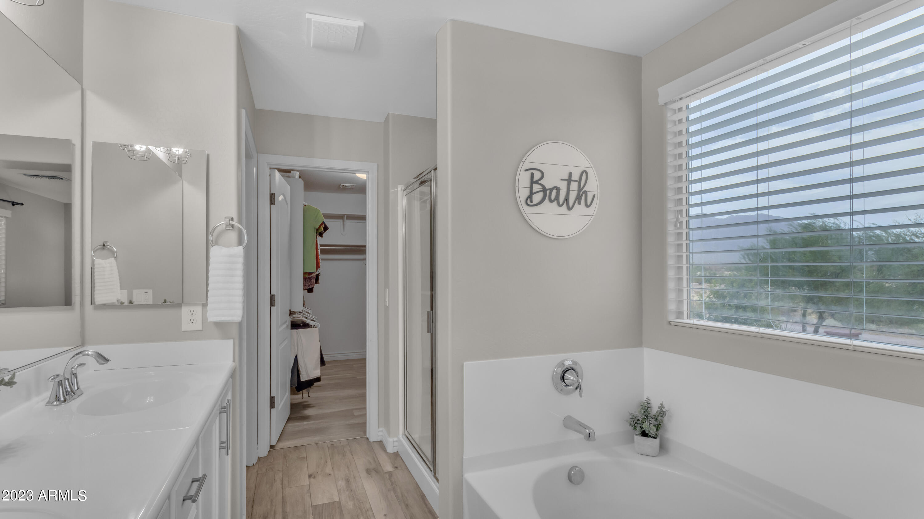 2261 E HAZELTINE Way