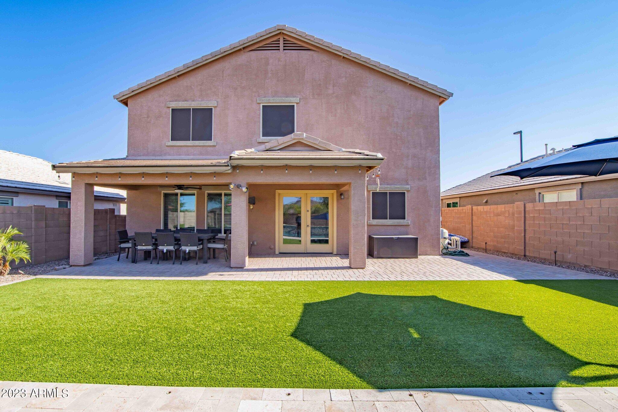 2261 E HAZELTINE Way