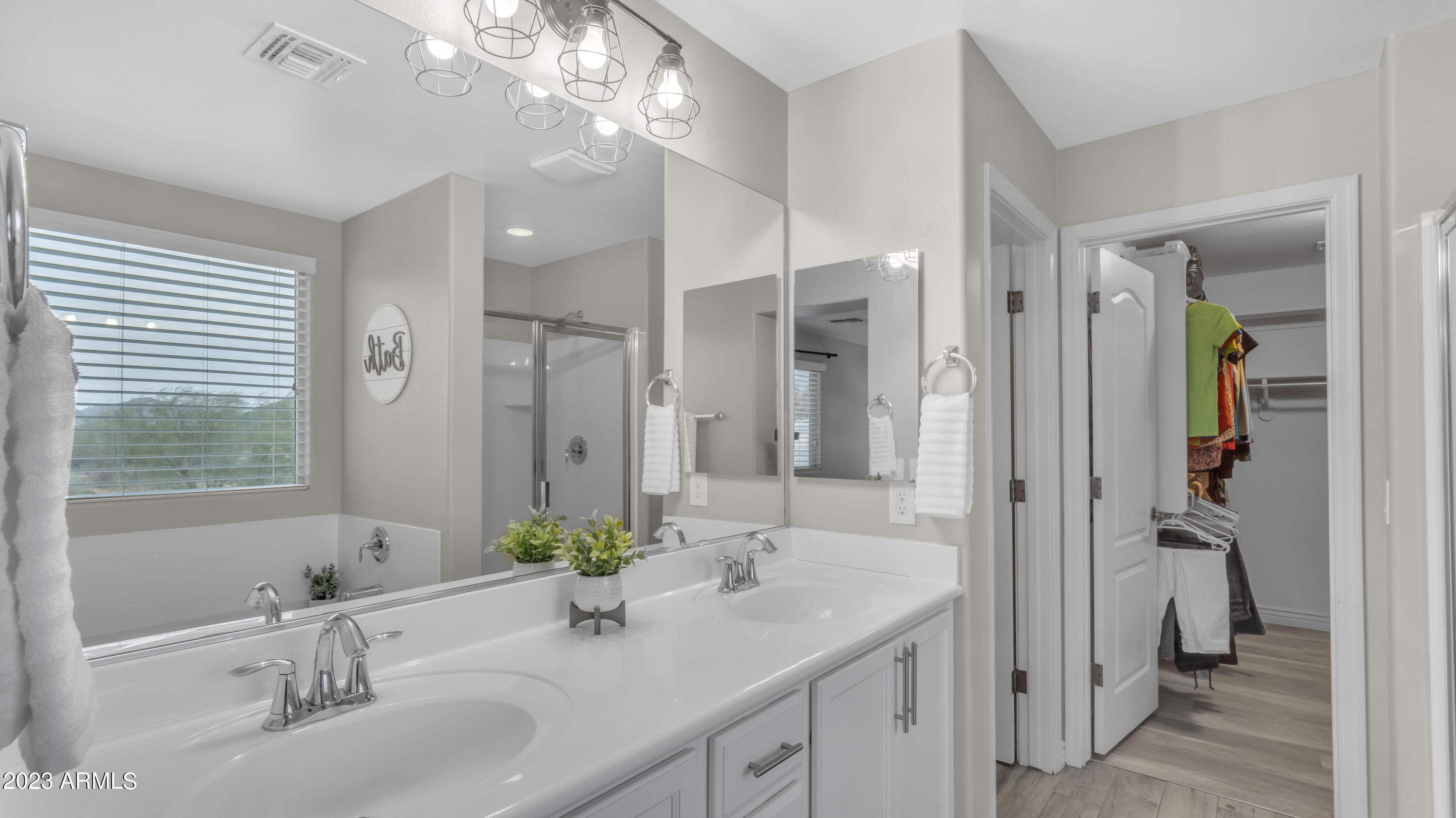 2261 E HAZELTINE Way