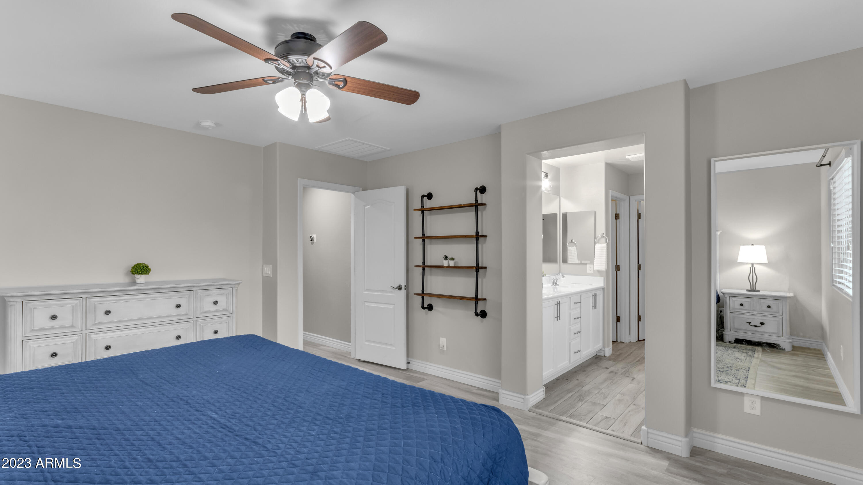 2261 E HAZELTINE Way