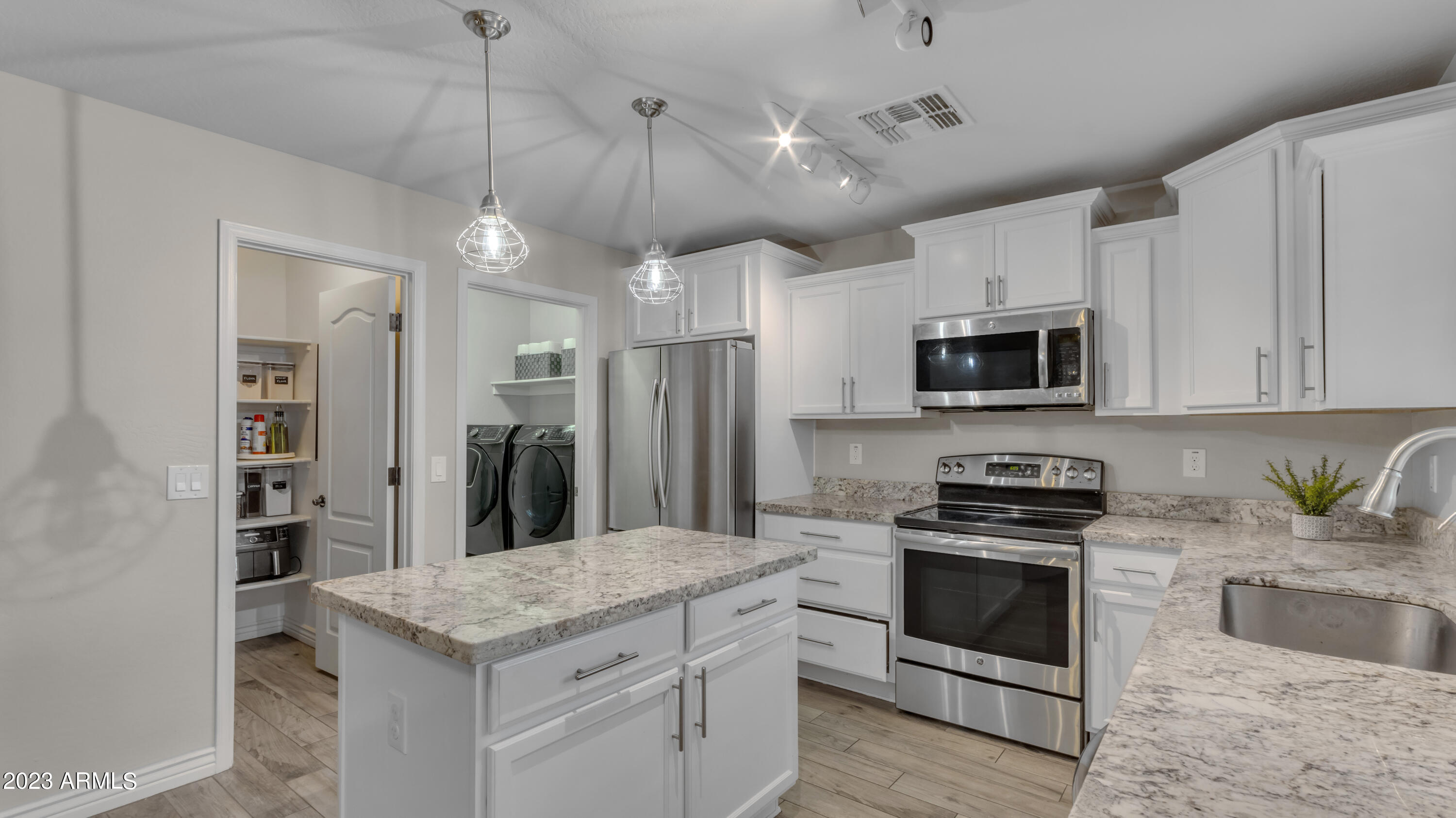 2261 E HAZELTINE Way