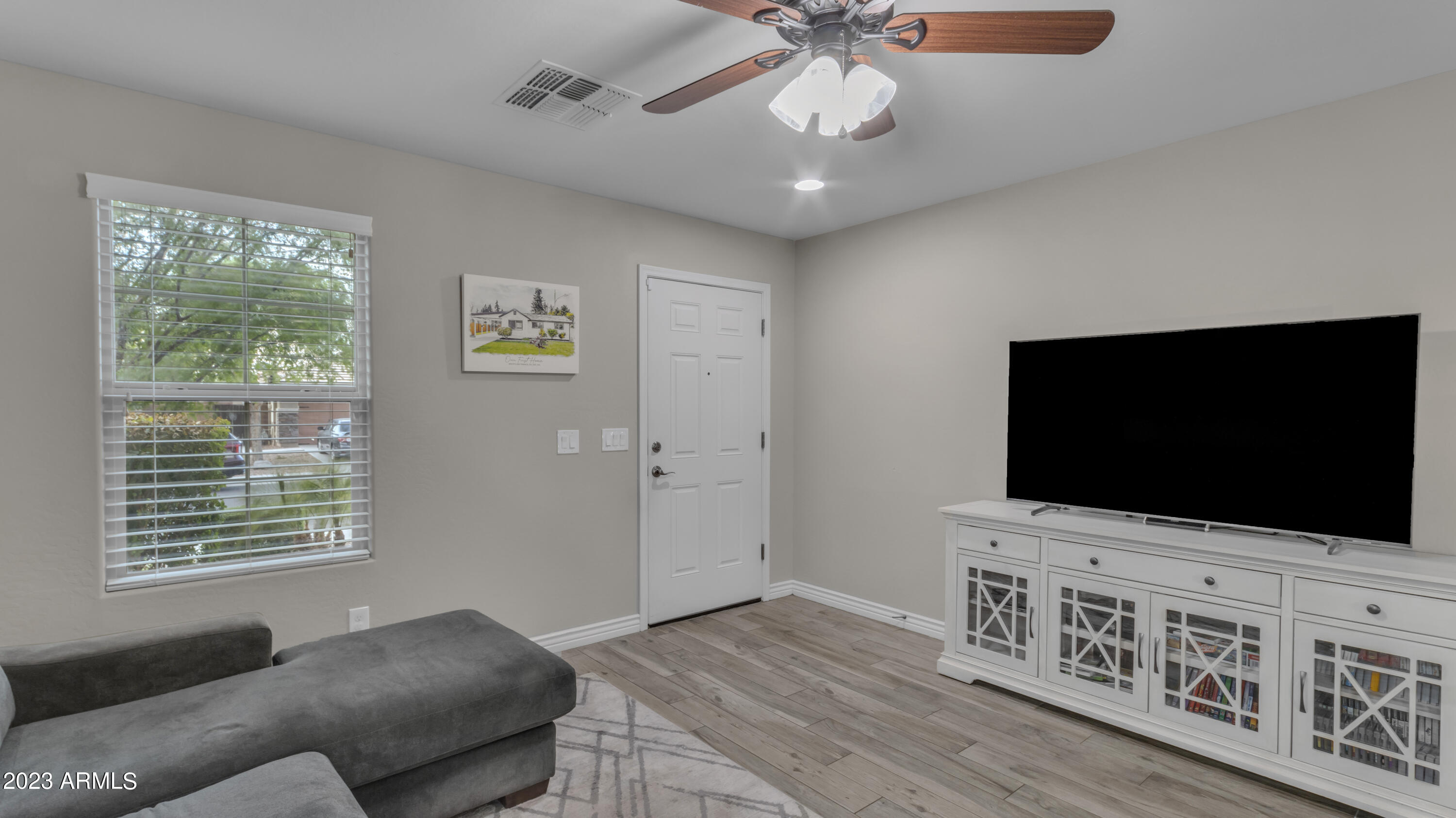 2261 E HAZELTINE Way