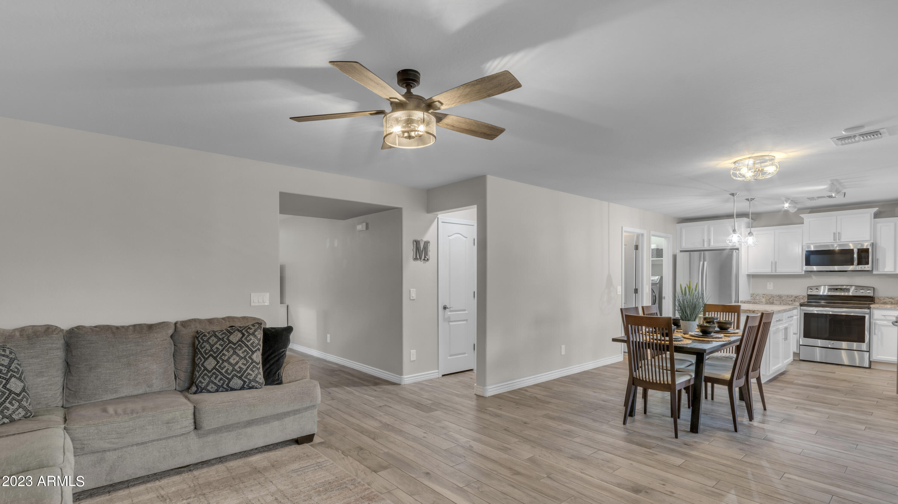 2261 E HAZELTINE Way