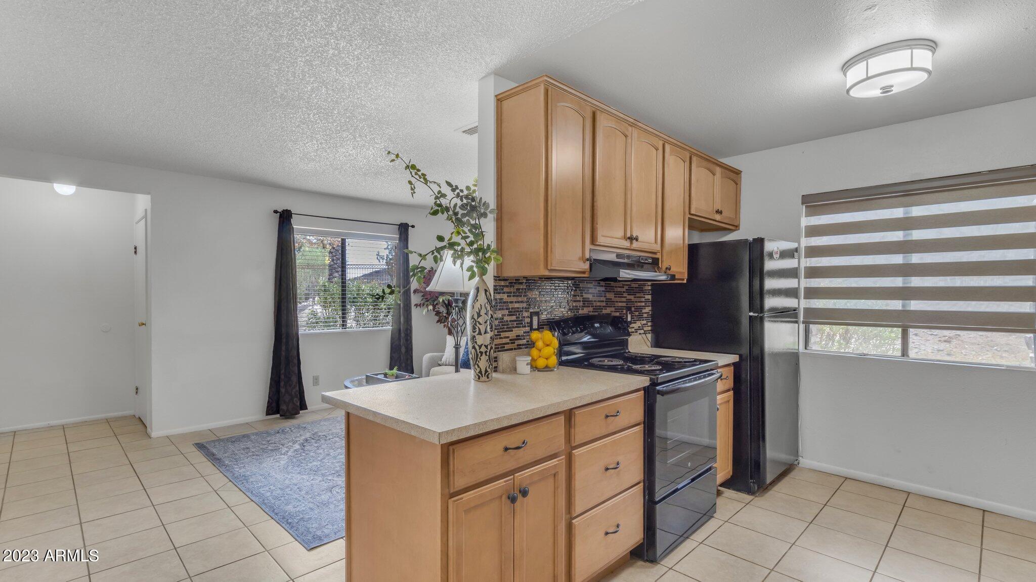 3511 E BASELINE Road, 1175