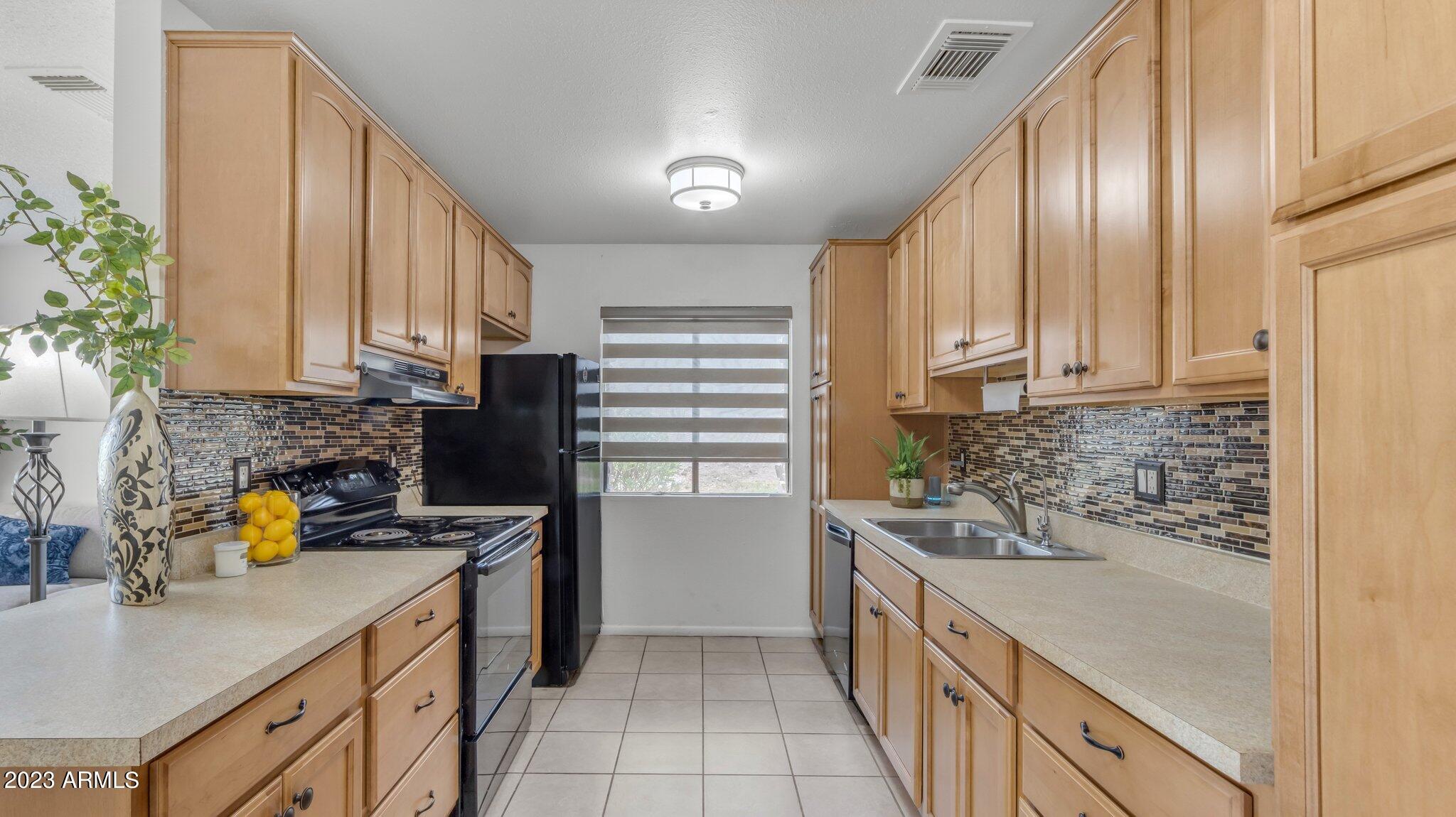 3511 E BASELINE Road, 1175