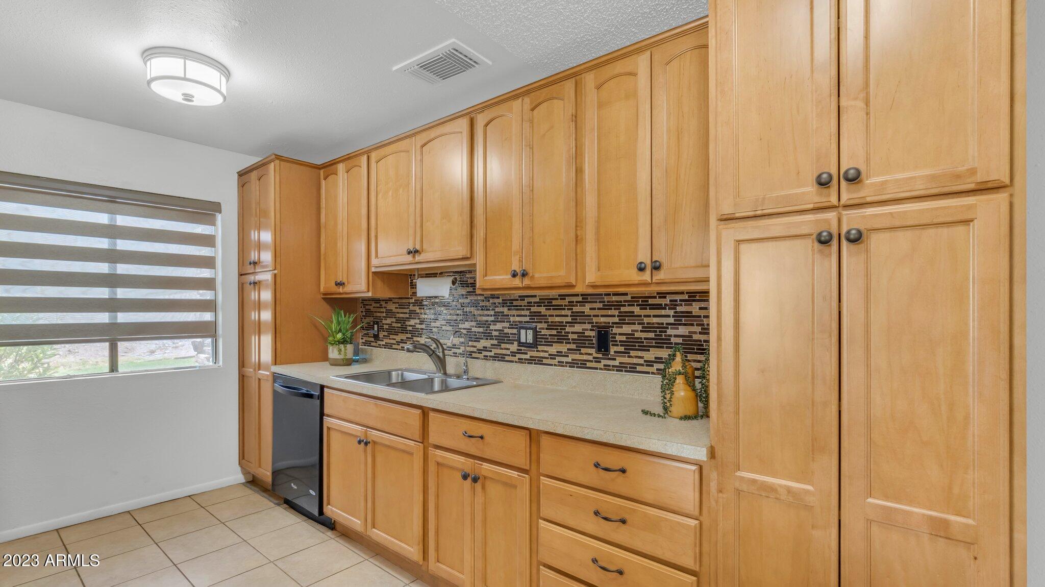 3511 E BASELINE Road, 1175