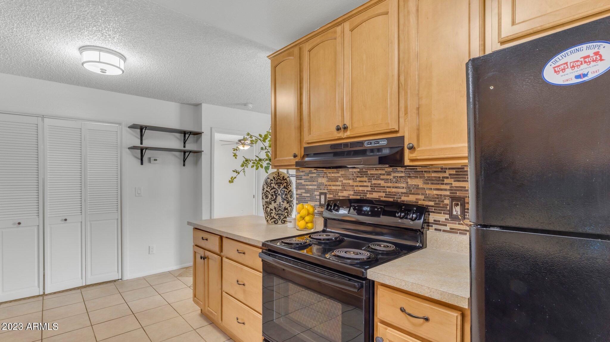 3511 E BASELINE Road, 1175